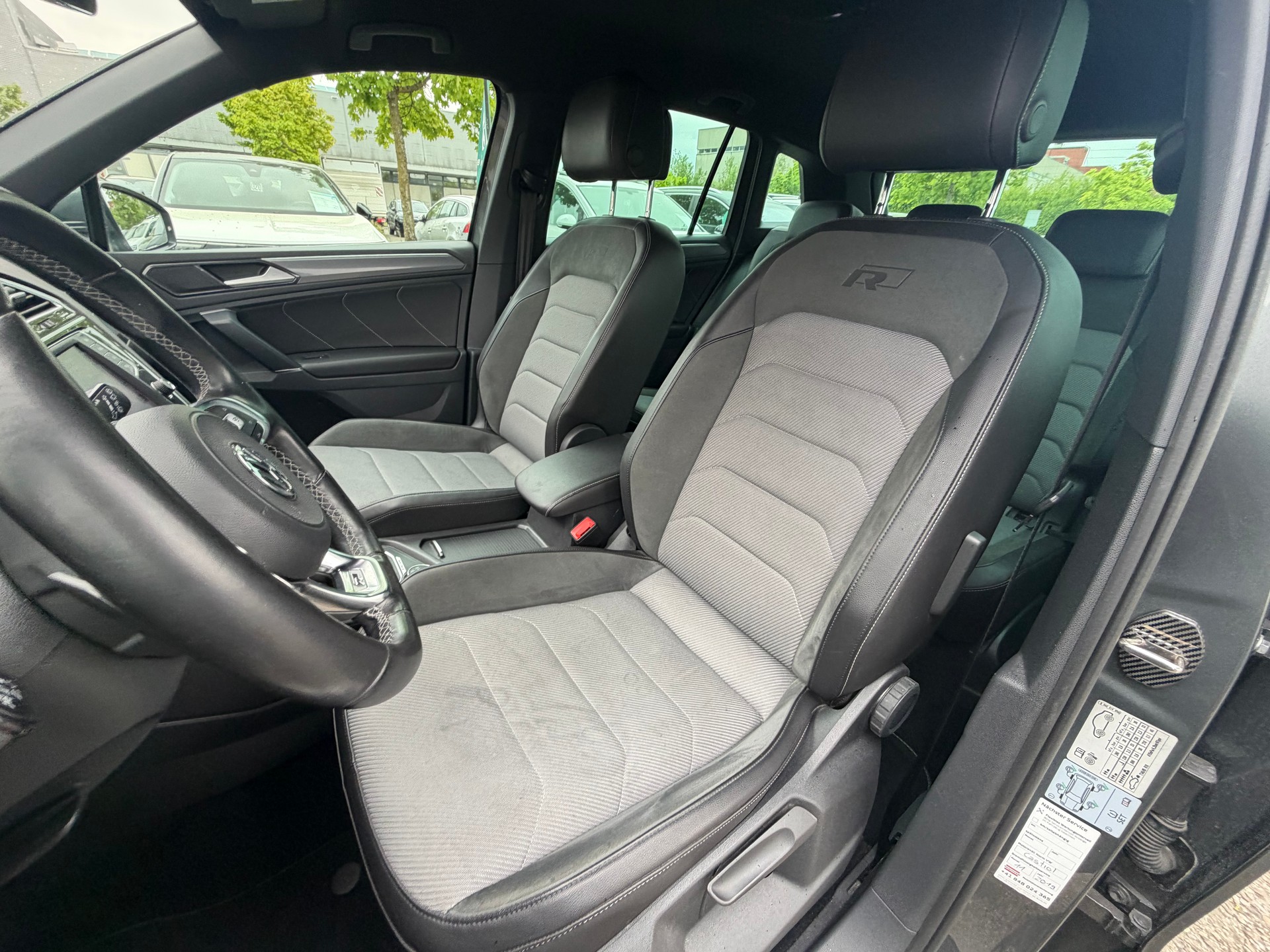 VW Tiguan 2.0 TDI SCR Highline4Motion DSG R-Line-image-8