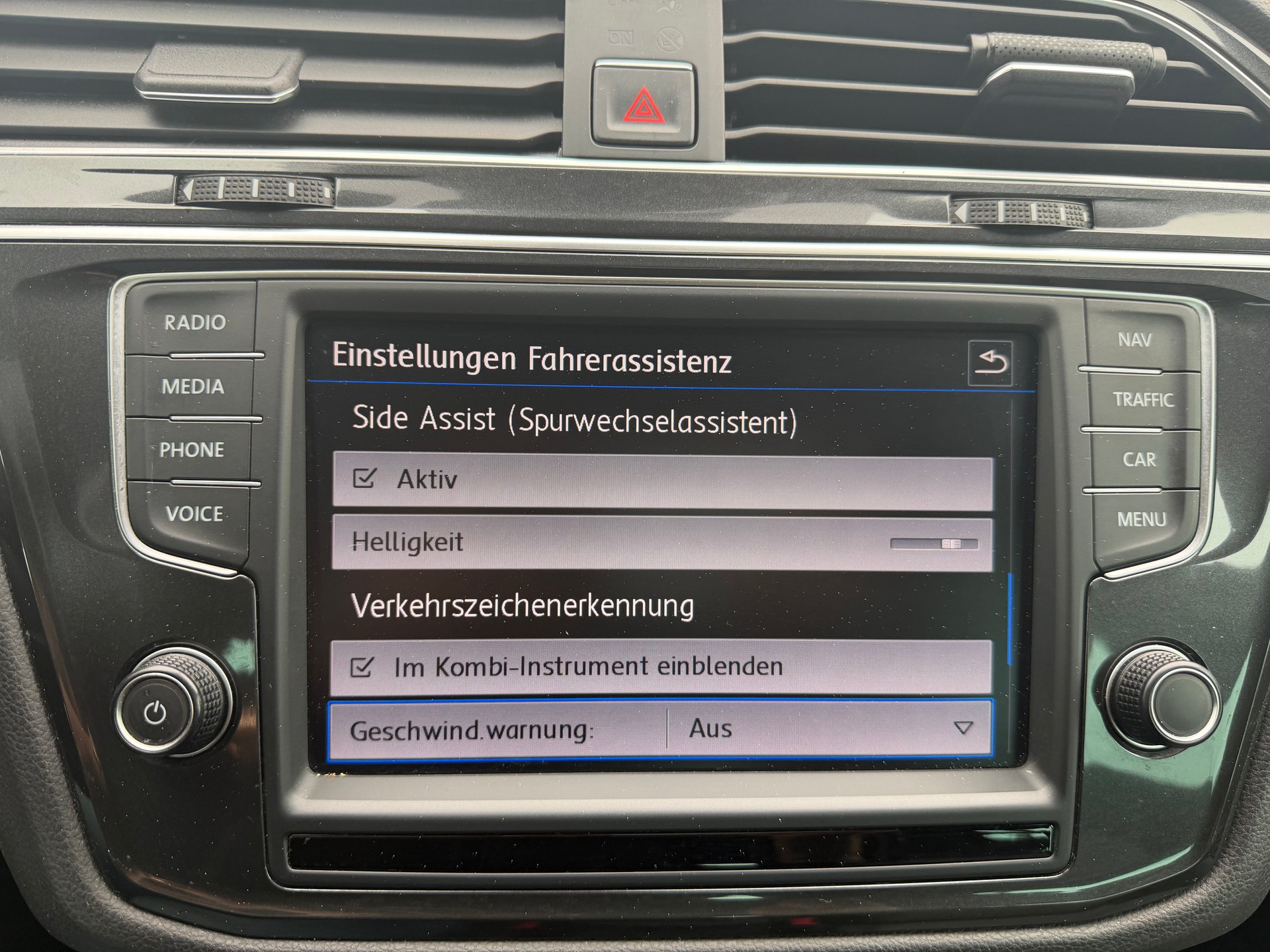 VW Tiguan 2.0 TDI SCR Highline4Motion DSG R-Line-image-24