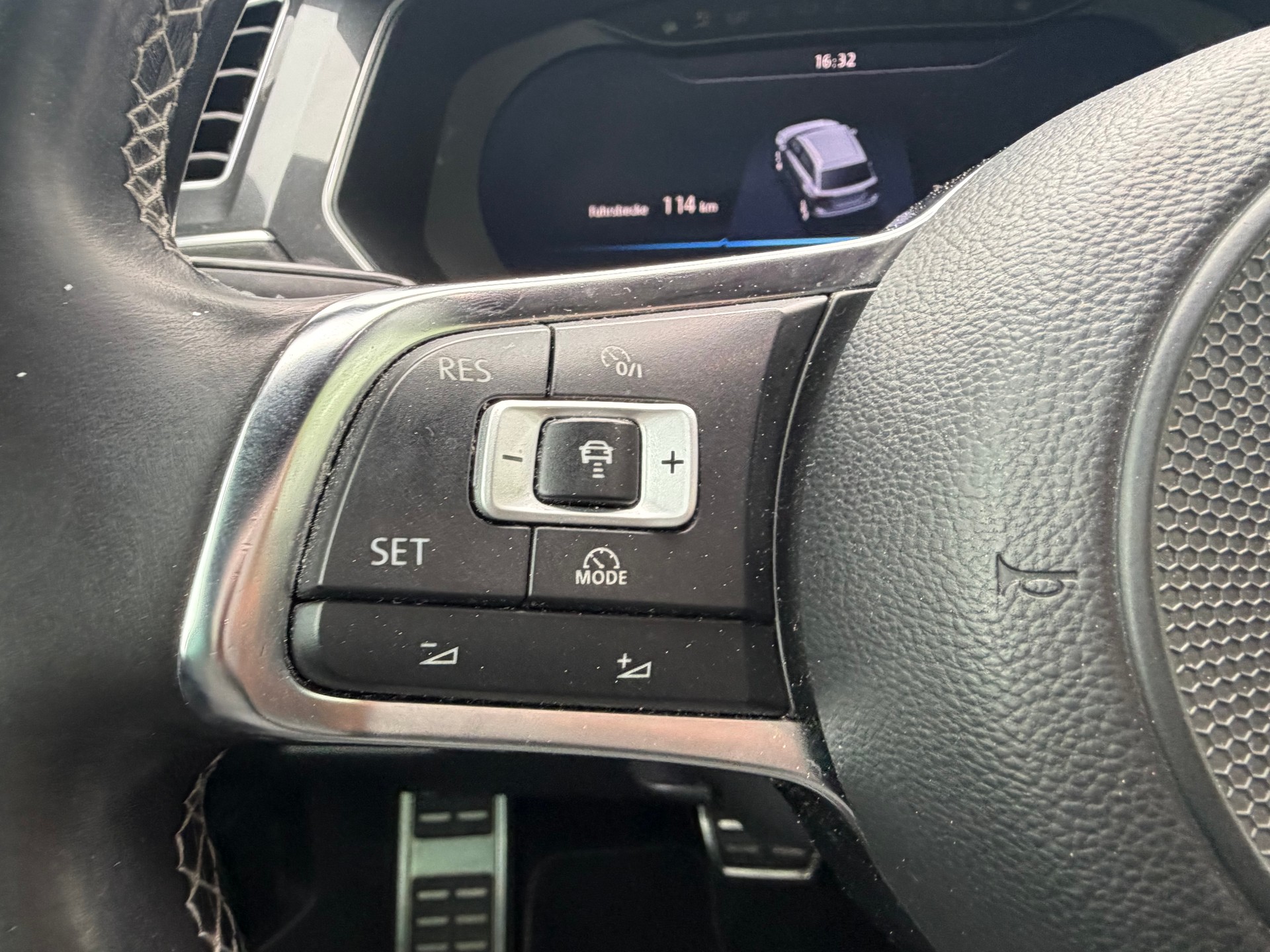VW Tiguan 2.0 TDI SCR Highline4Motion DSG R-Line-image-11