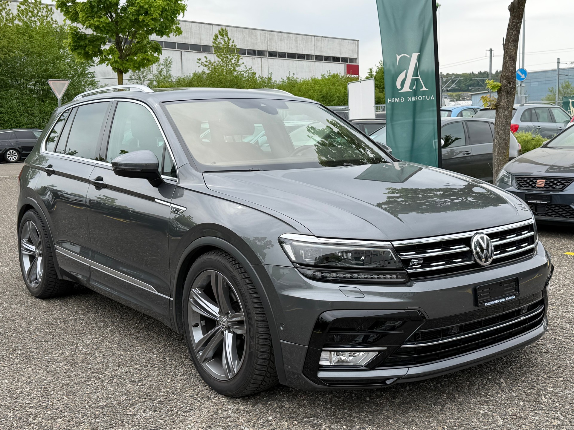 VW Tiguan 2.0 TDI SCR Highline4Motion DSG R-Line-showroom-element-2