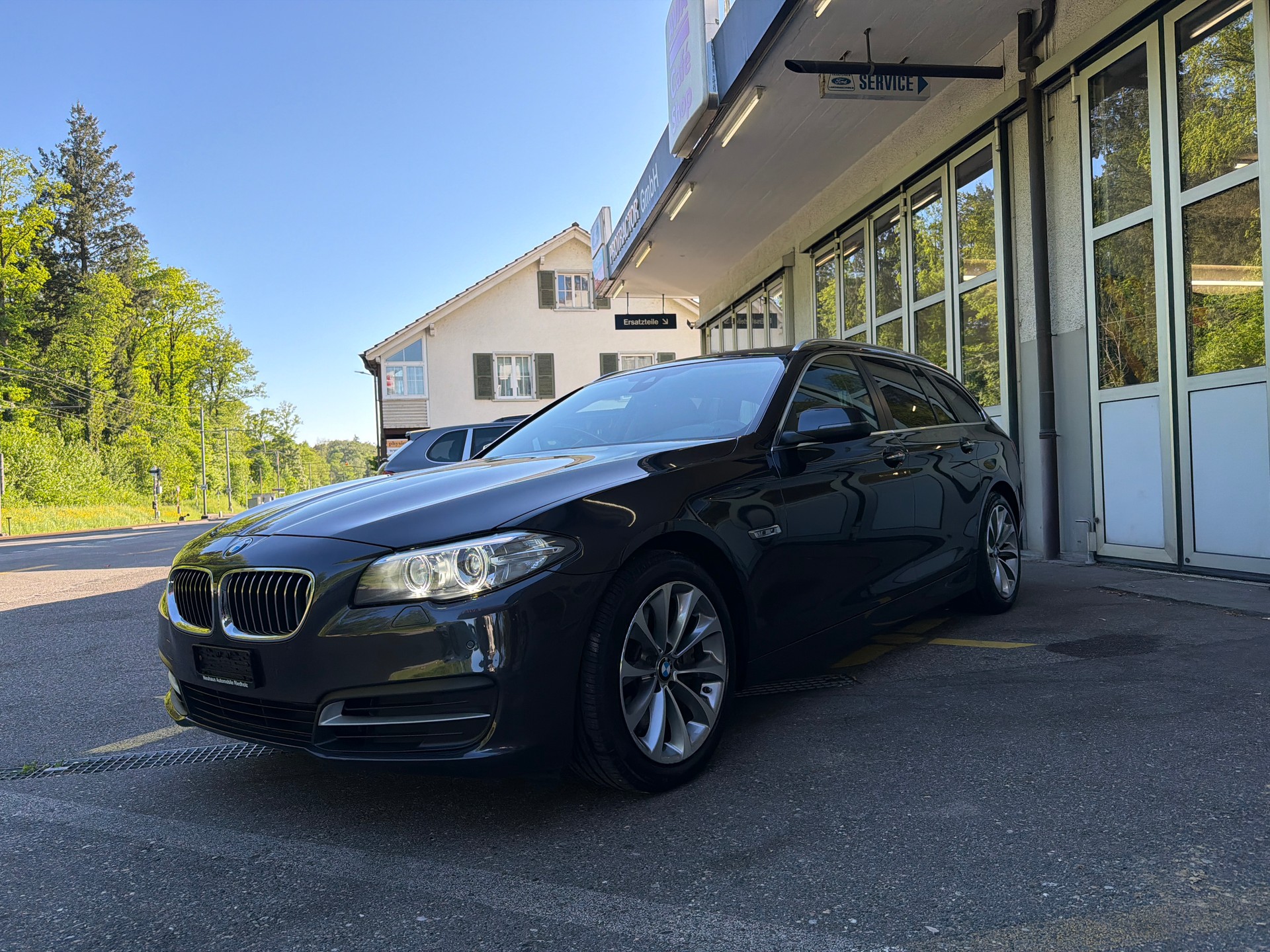 BMW 528i Touring xDrive Steptronic-showroom-element-1