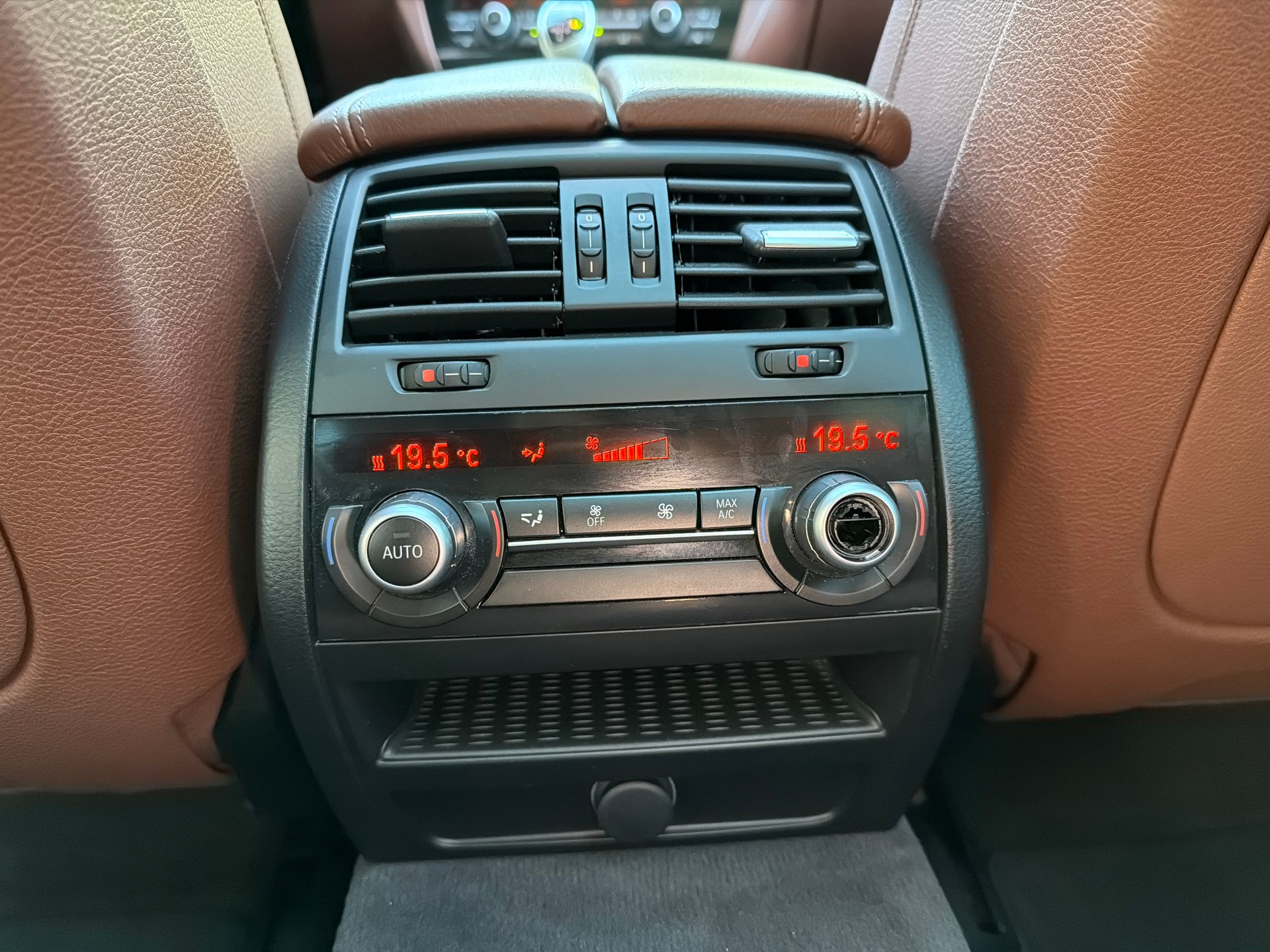 BMW 528i Touring xDrive Steptronic-image-23