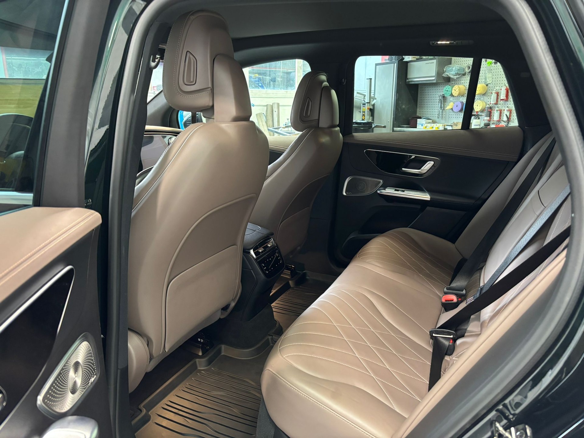 MERCEDES-BENZ EQE SUV 500 4 Matic Executive Edition AMG Line-image-4