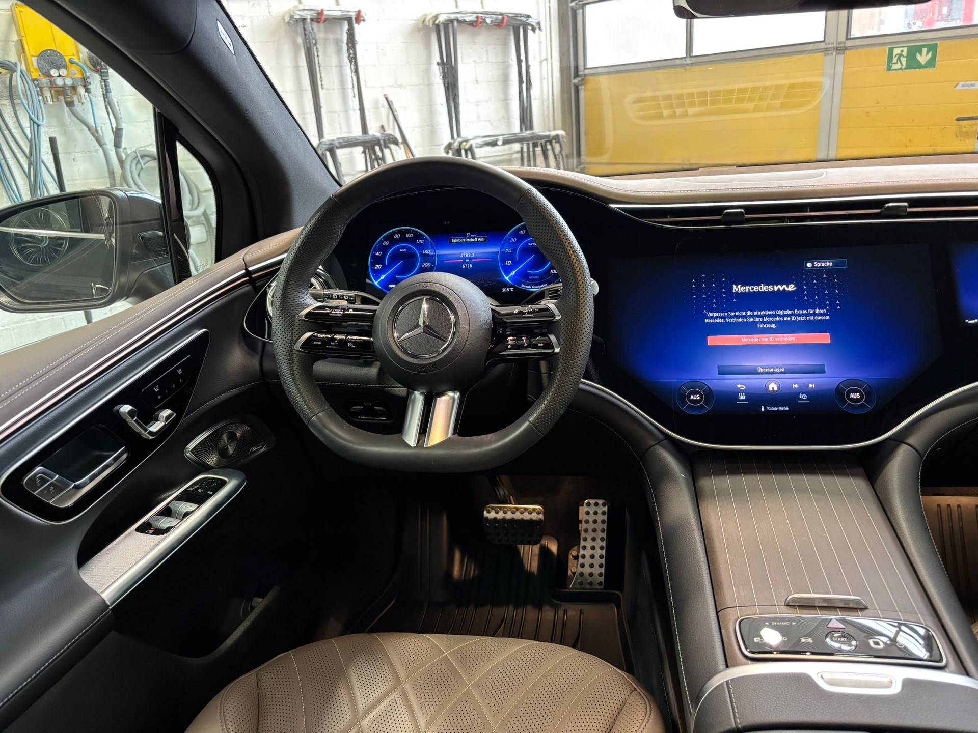 MERCEDES-BENZ EQE SUV 500 4 Matic Executive Edition AMG Line-image-12