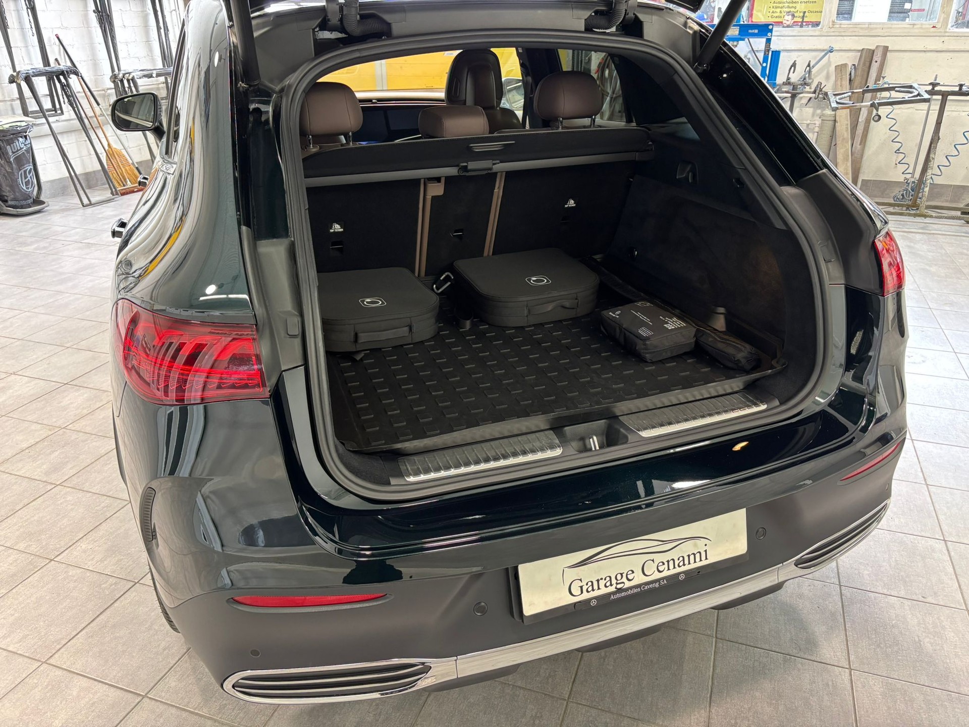 MERCEDES-BENZ EQE SUV 500 4 Matic Executive Edition AMG Line-image-8