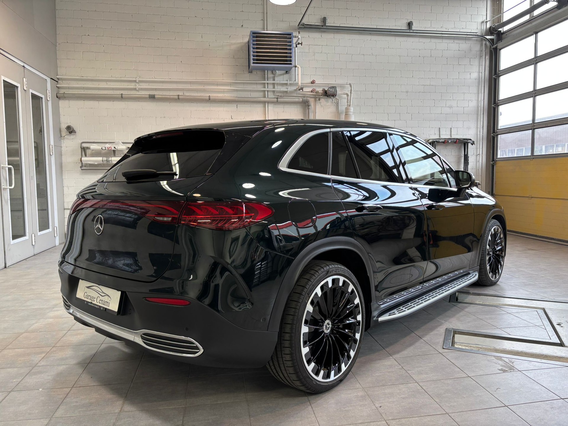 MERCEDES-BENZ EQE SUV 500 4 Matic Executive Edition AMG Line-image-2