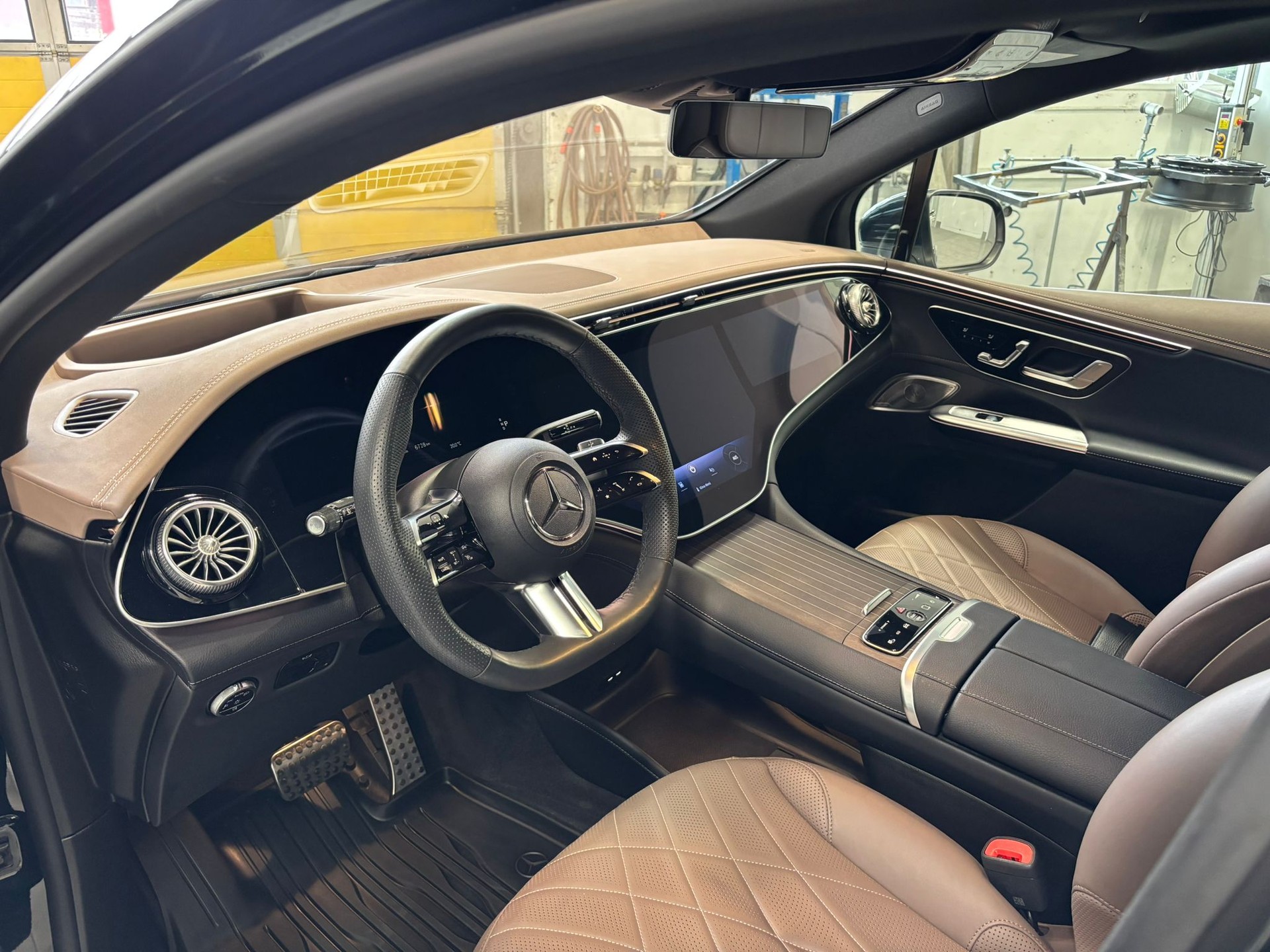 MERCEDES-BENZ EQE SUV 500 4 Matic Executive Edition AMG Line-image-7