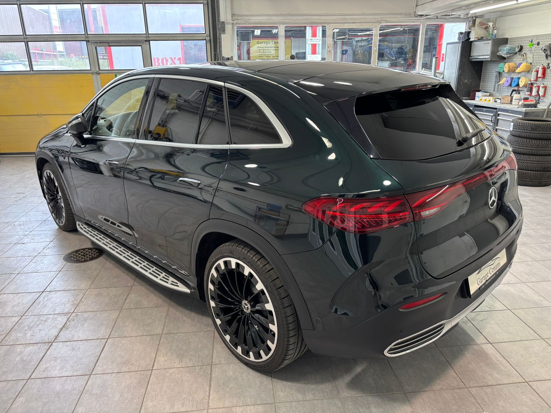 MERCEDES-BENZ EQE SUV 500 4 Matic Executive Edition AMG Line-image-3