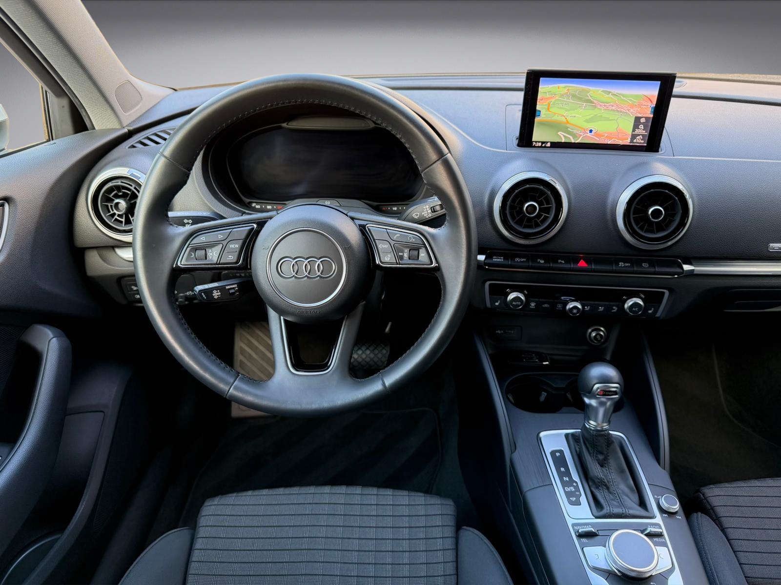AUDI A3 Sportback 40 TDI Sport Attraction quattro S-tronic * AHK * Standheizung *-image-8