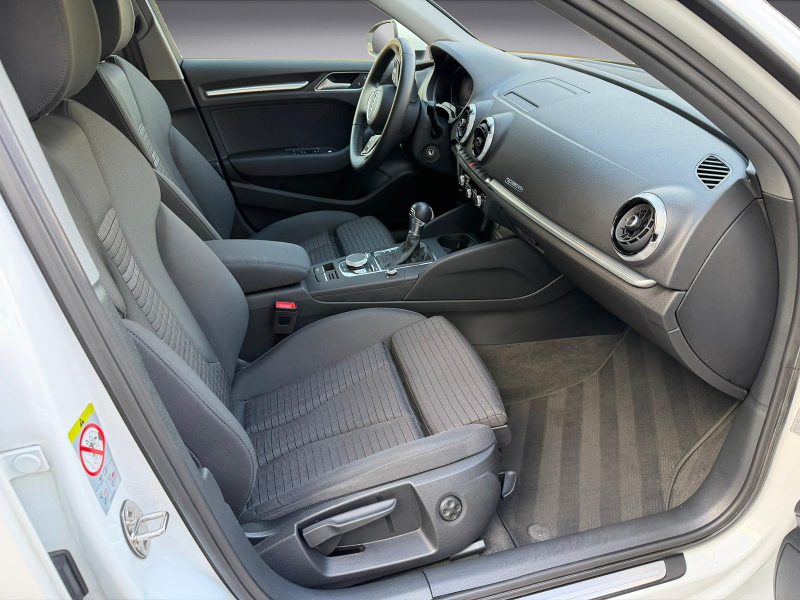 AUDI A3 Sportback 40 TDI Sport Attraction quattro S-tronic * AHK * Standheizung *-image-13