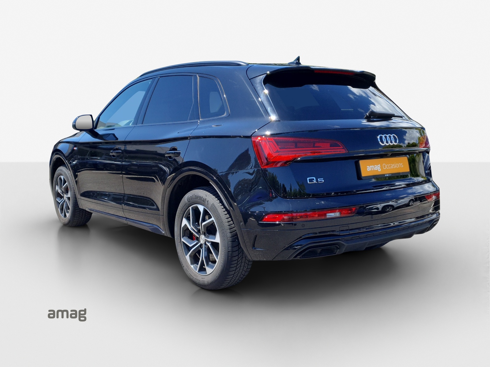 AUDI Q5 45 TFSI Black Edition quattro S-tronic-image-2