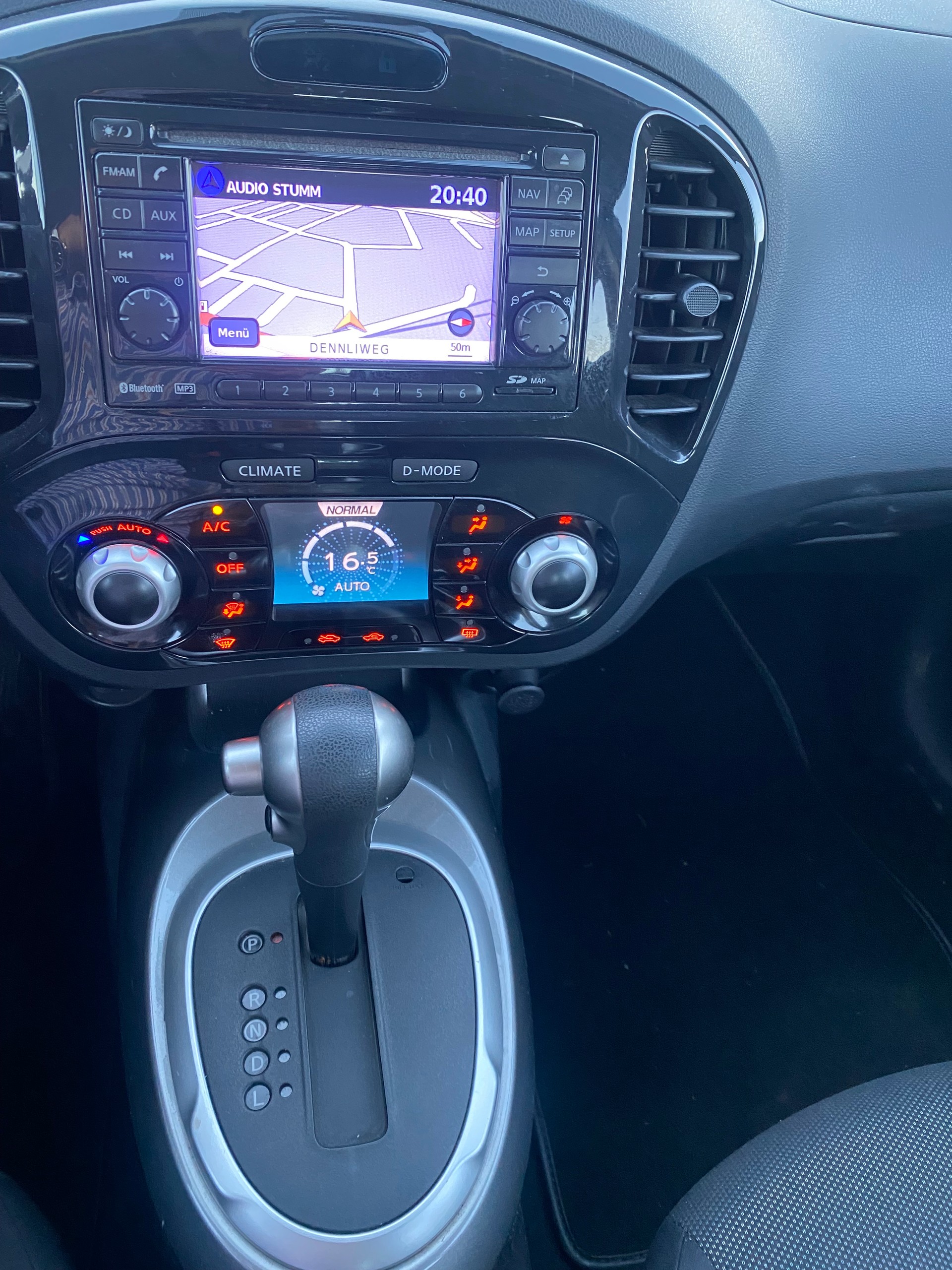 NISSAN Juke 1.6 tekna Xtronic CVT-image-6