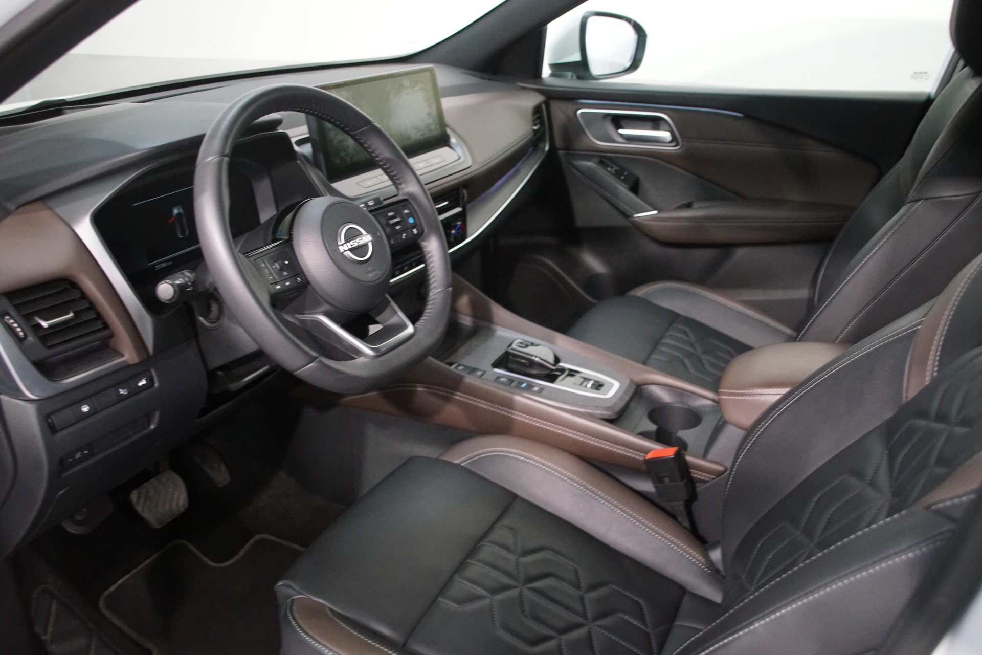 NISSAN Qashqai 1.5 VC-T e-Power Tekna ++SWISS++-image-10