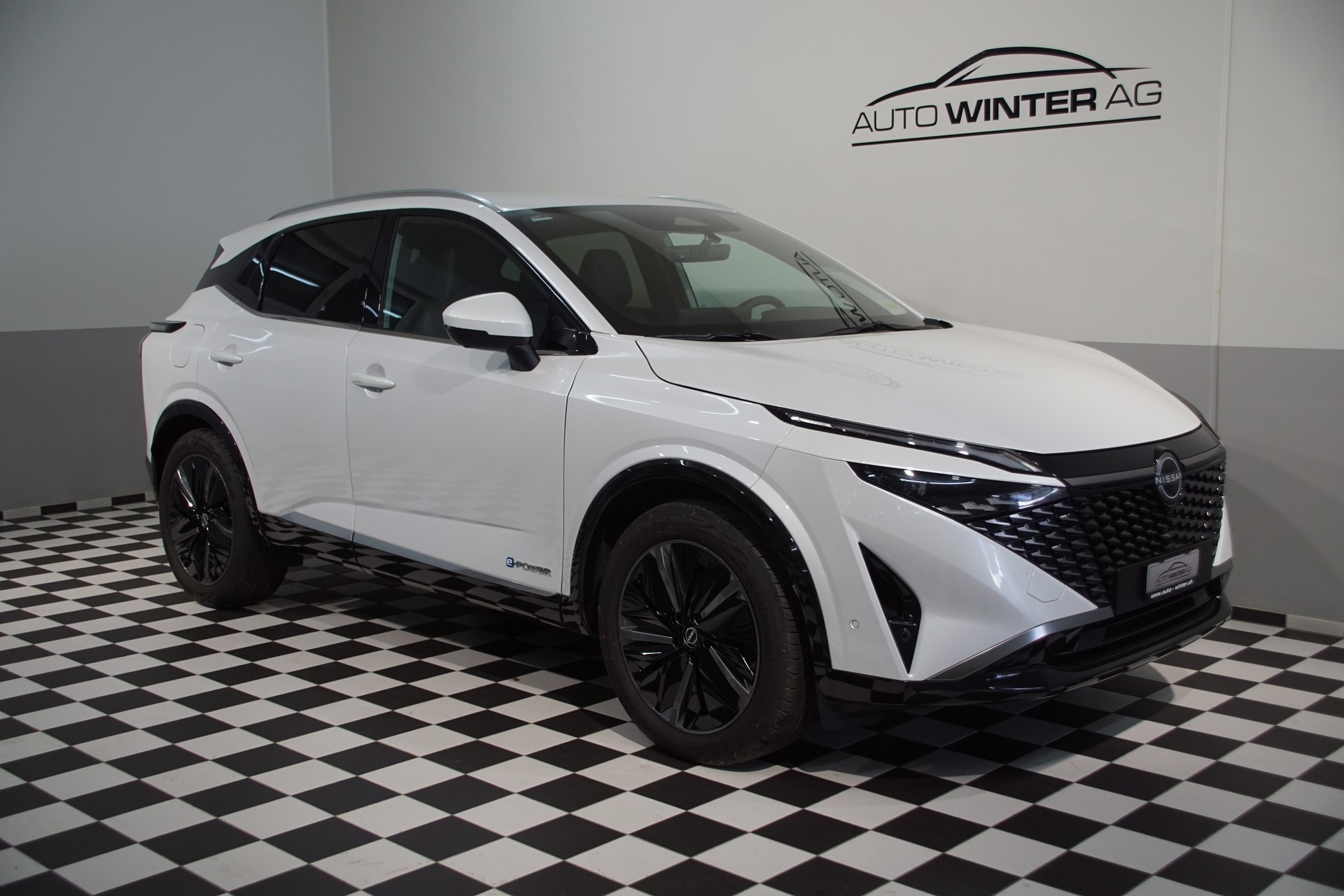 NISSAN Qashqai 1.5 VC-T e-Power Tekna ++SWISS++-showroom-element-1