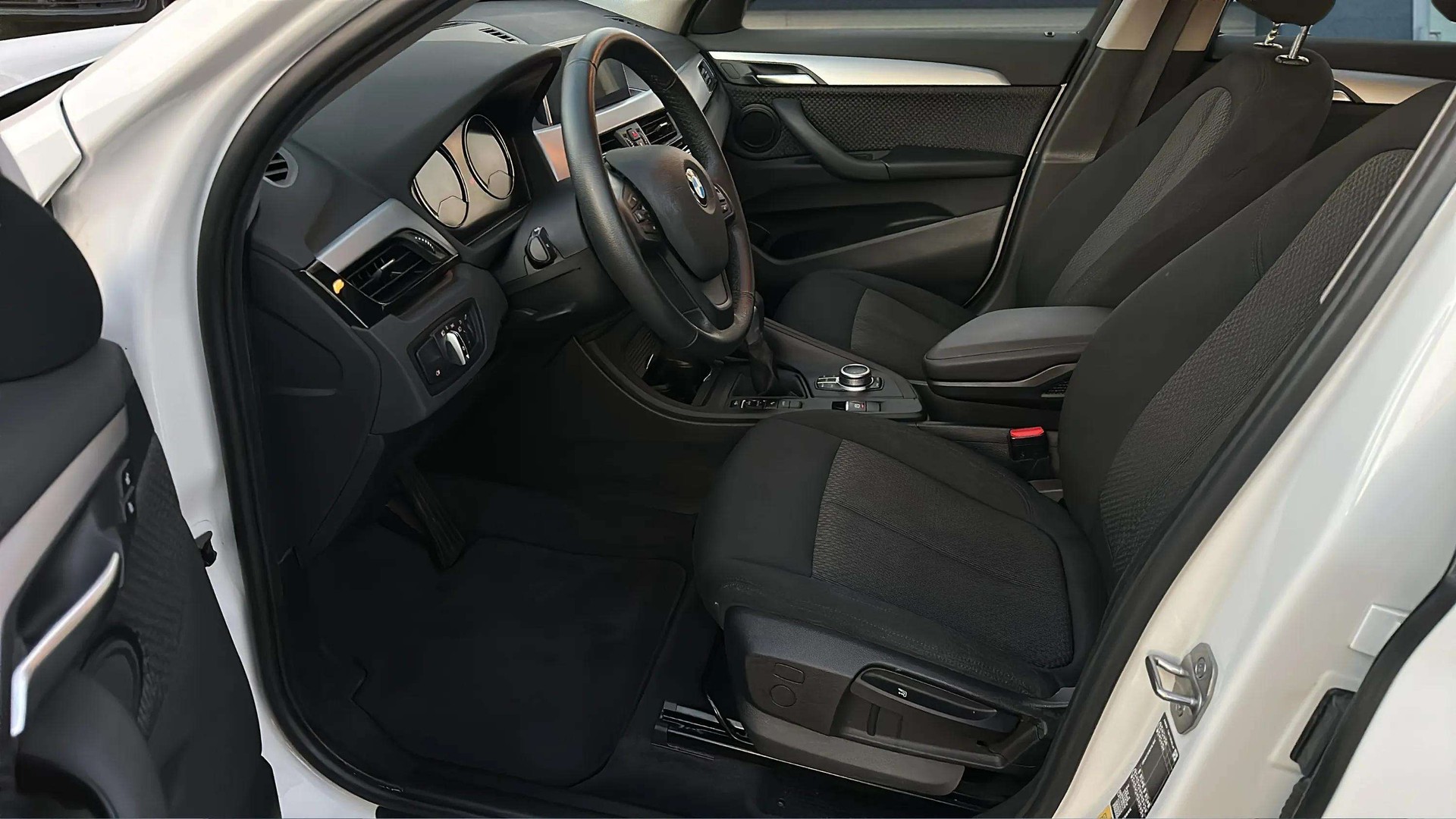 BMW X1 xDrive 25e Steptronic-image-10
