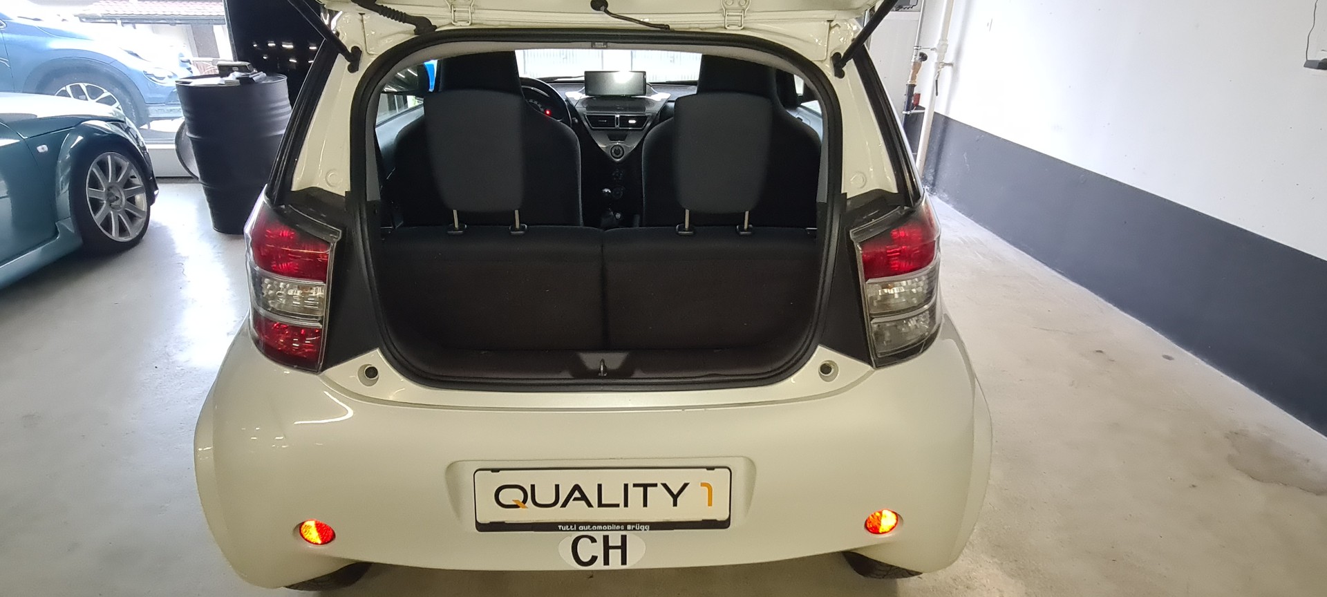 TOYOTA iQ2 1.0 VVT-i-image-12
