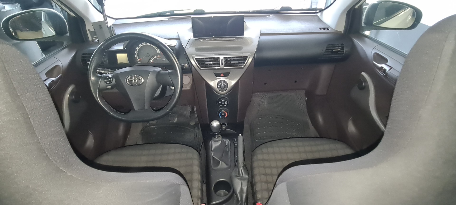 TOYOTA iQ2 1.0 VVT-i-image-8