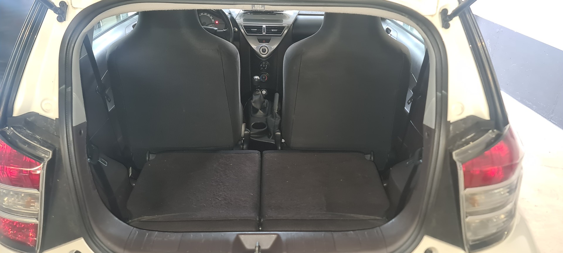 TOYOTA iQ2 1.0 VVT-i-image-13