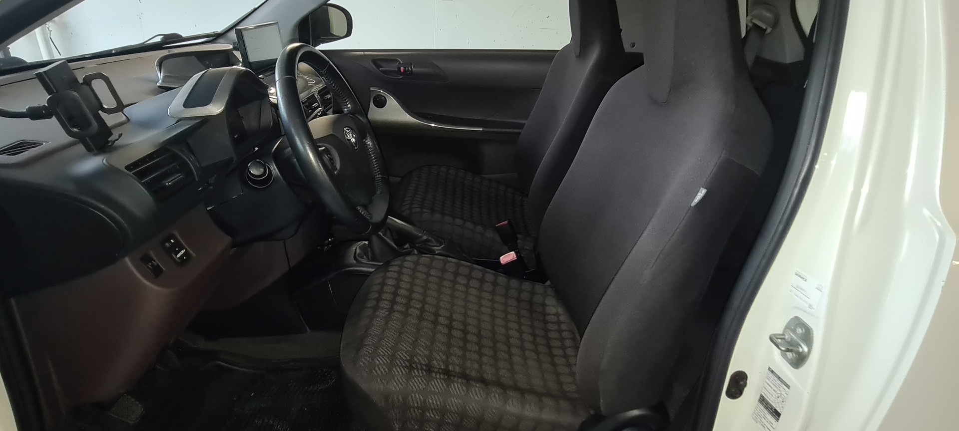 TOYOTA iQ2 1.0 VVT-i-image-9