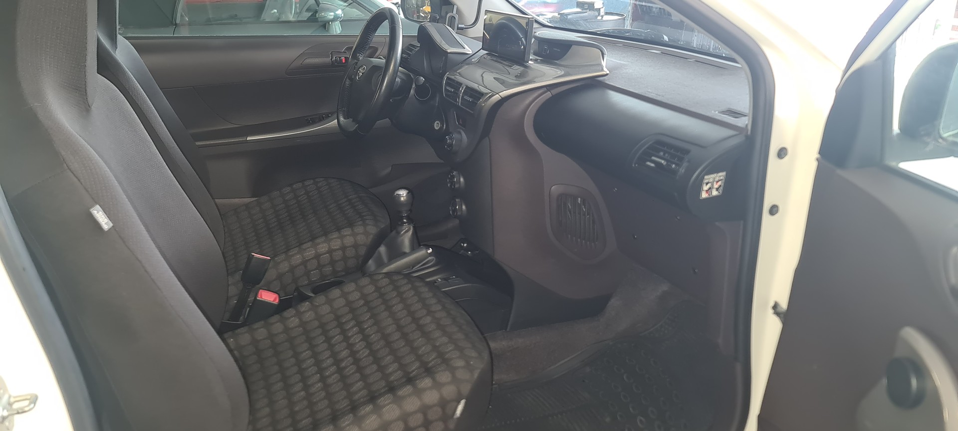 TOYOTA iQ2 1.0 VVT-i-image-10