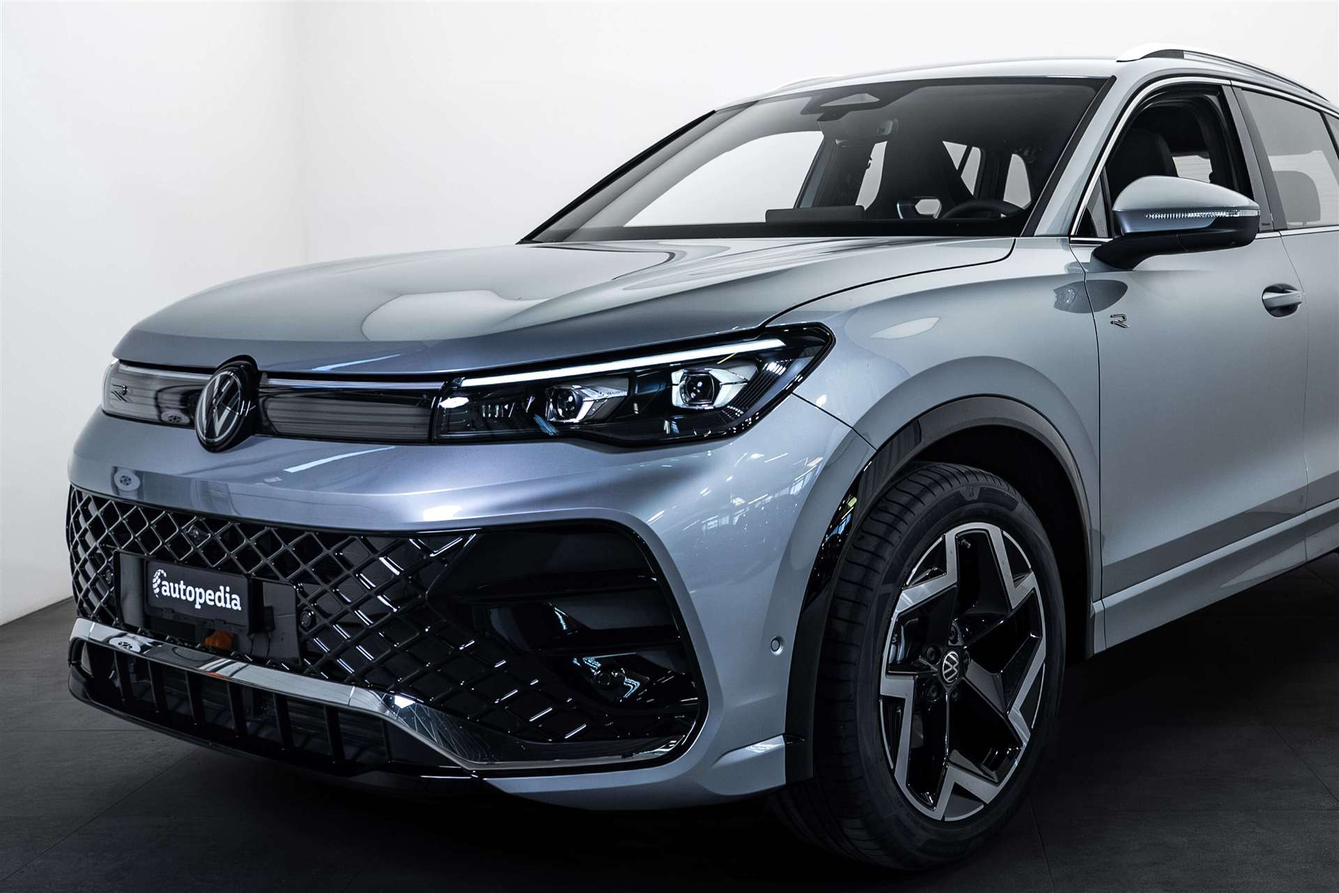 VW Tiguan 1.5 TSi evo2 mHEV R-Line DSG-Automat-showroom-element-1