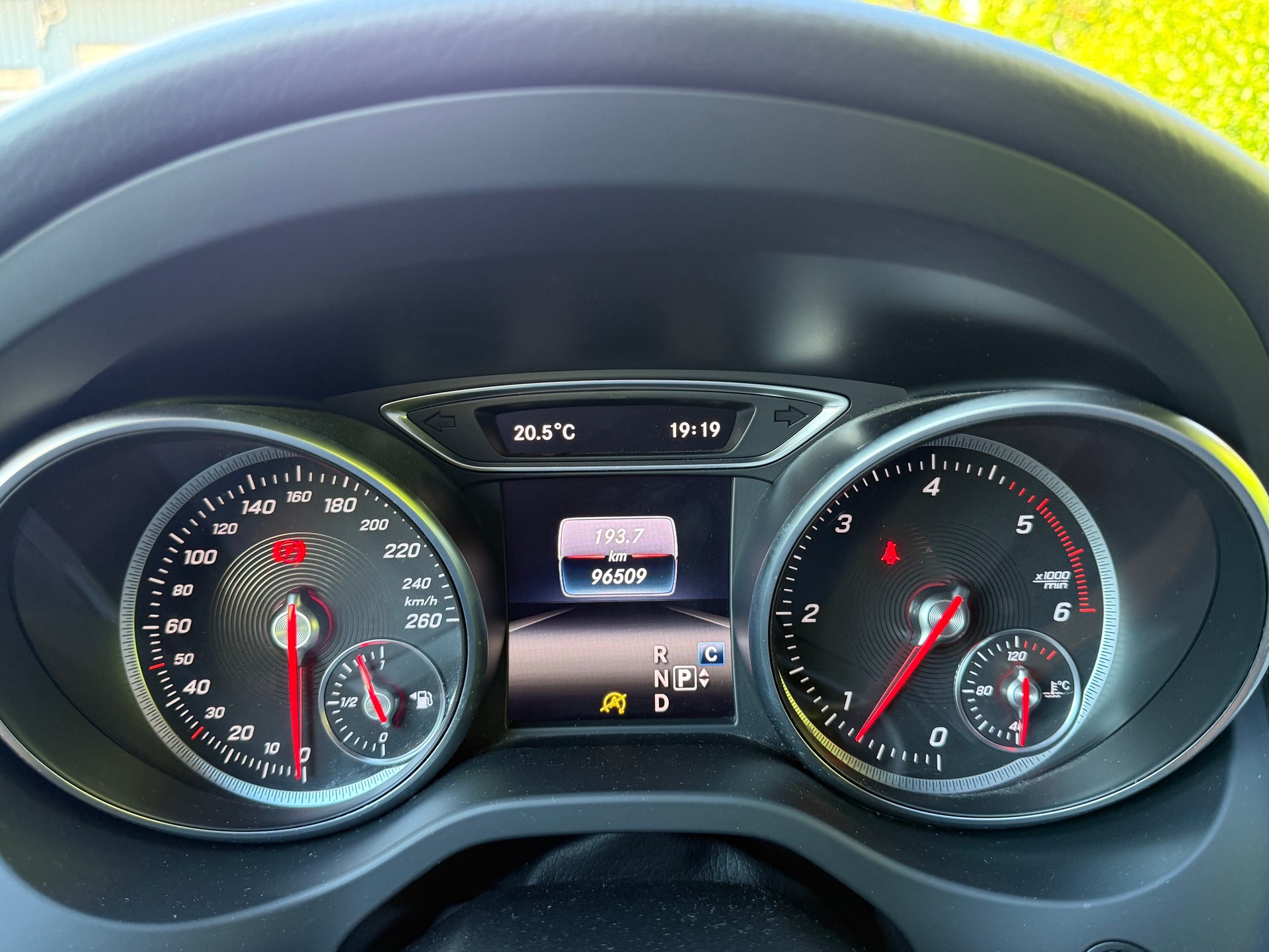 MERCEDES-BENZ GLA 220 d AMG Line 4Matic 7G-DCT-image-12