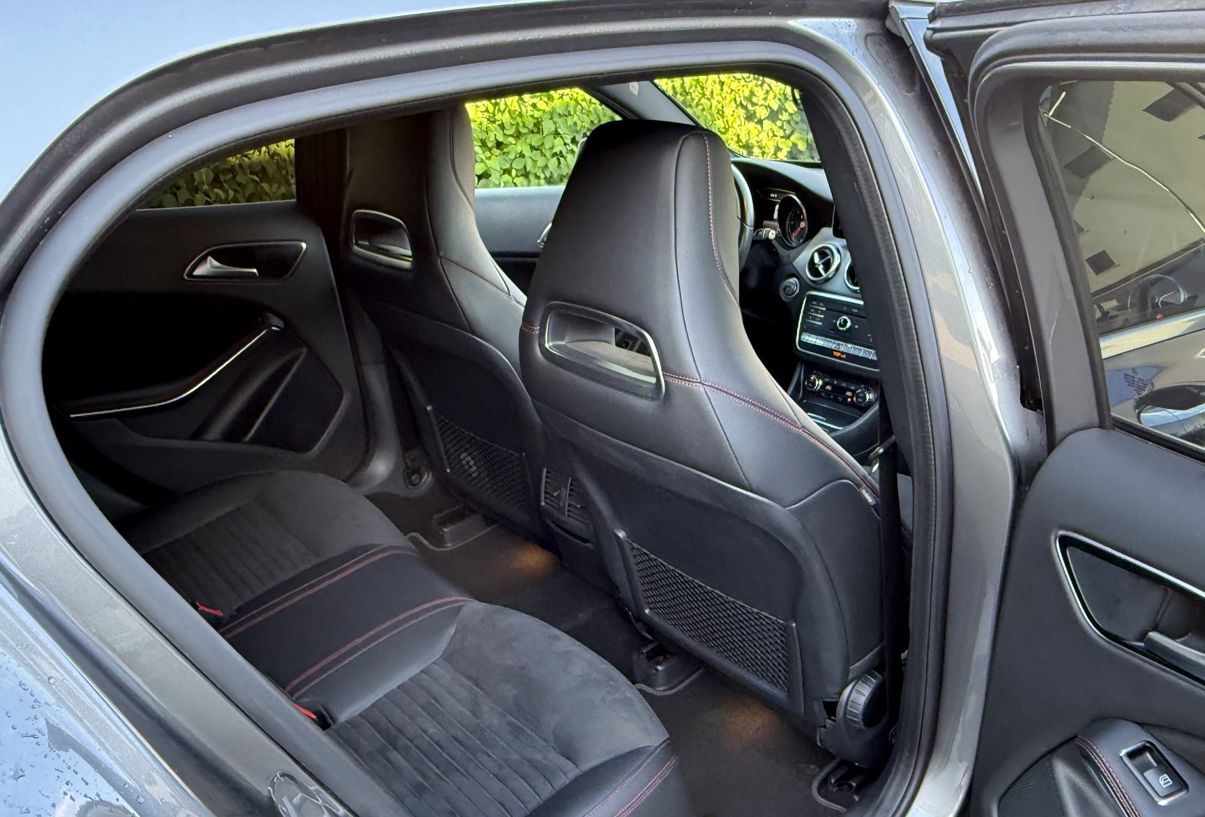 MERCEDES-BENZ GLA 220 d AMG Line 4Matic 7G-DCT-image-11