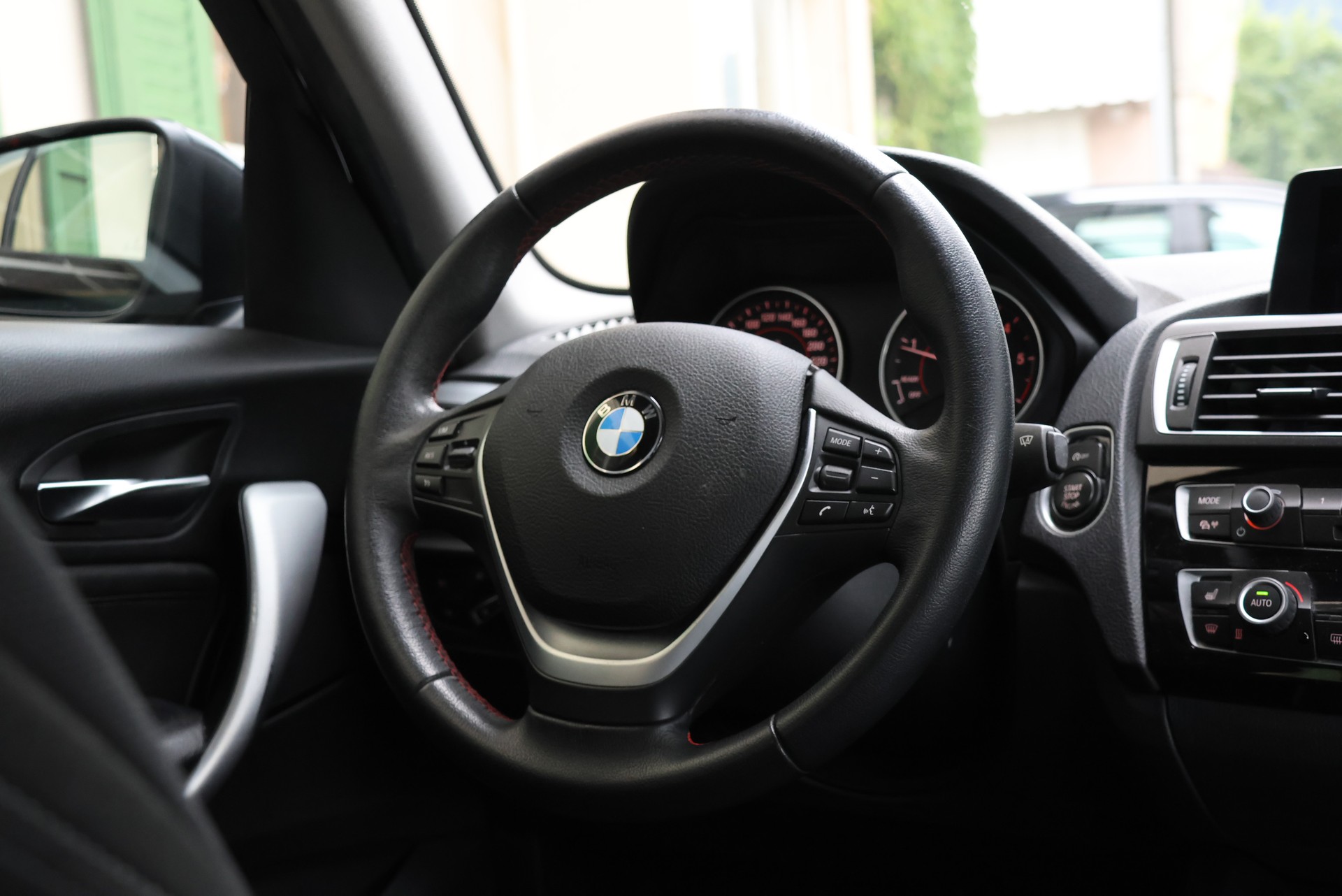 BMW 118d xDrive Sport Line-image-11