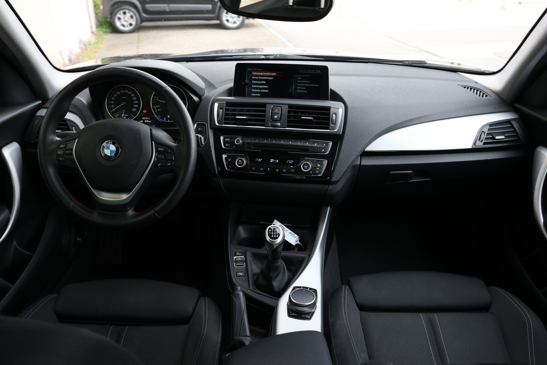 BMW 118d xDrive Sport Line-image-10