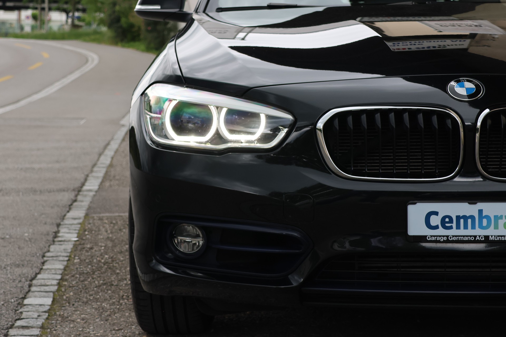 BMW 118d xDrive Sport Line-showroom-element-2