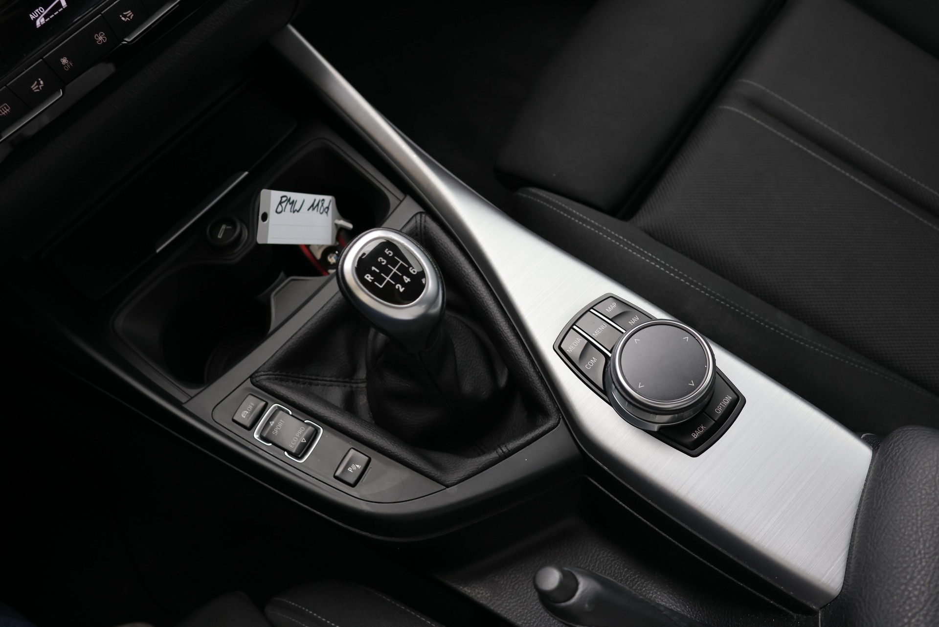 BMW 118d xDrive Sport Line-image-12