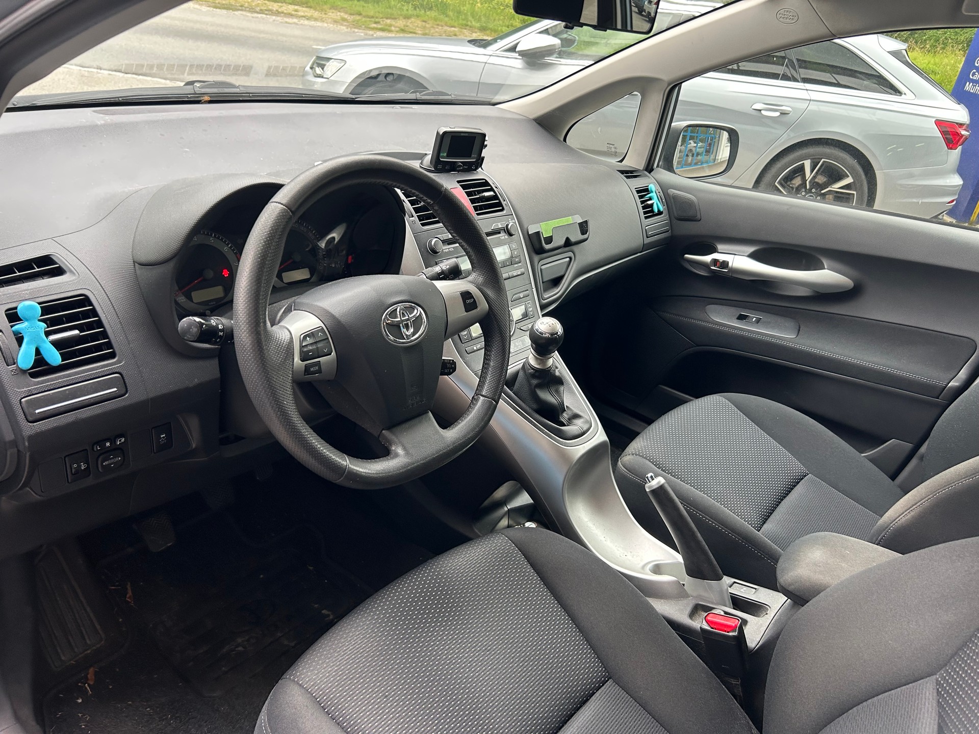 TOYOTA Auris 1.6 easy-image-11