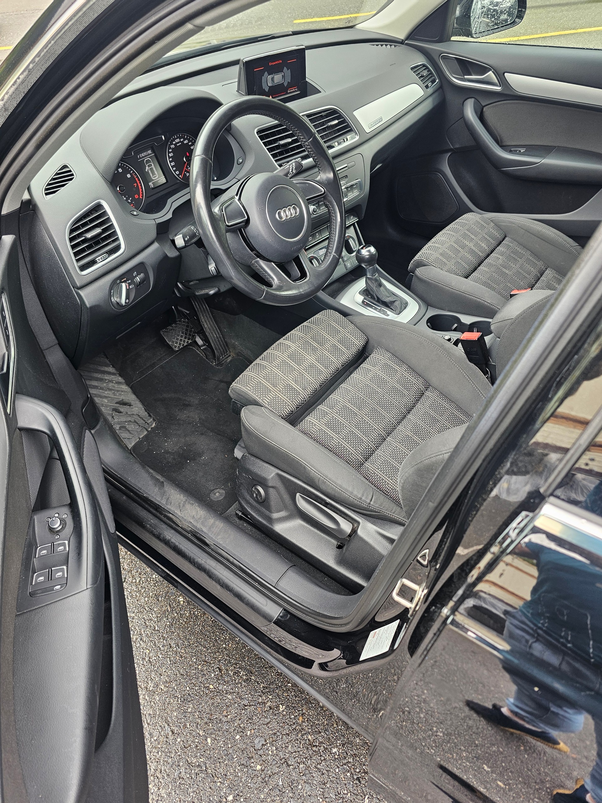 AUDI Q3 2.0 TFSI sport quattro S-tronic-image-9