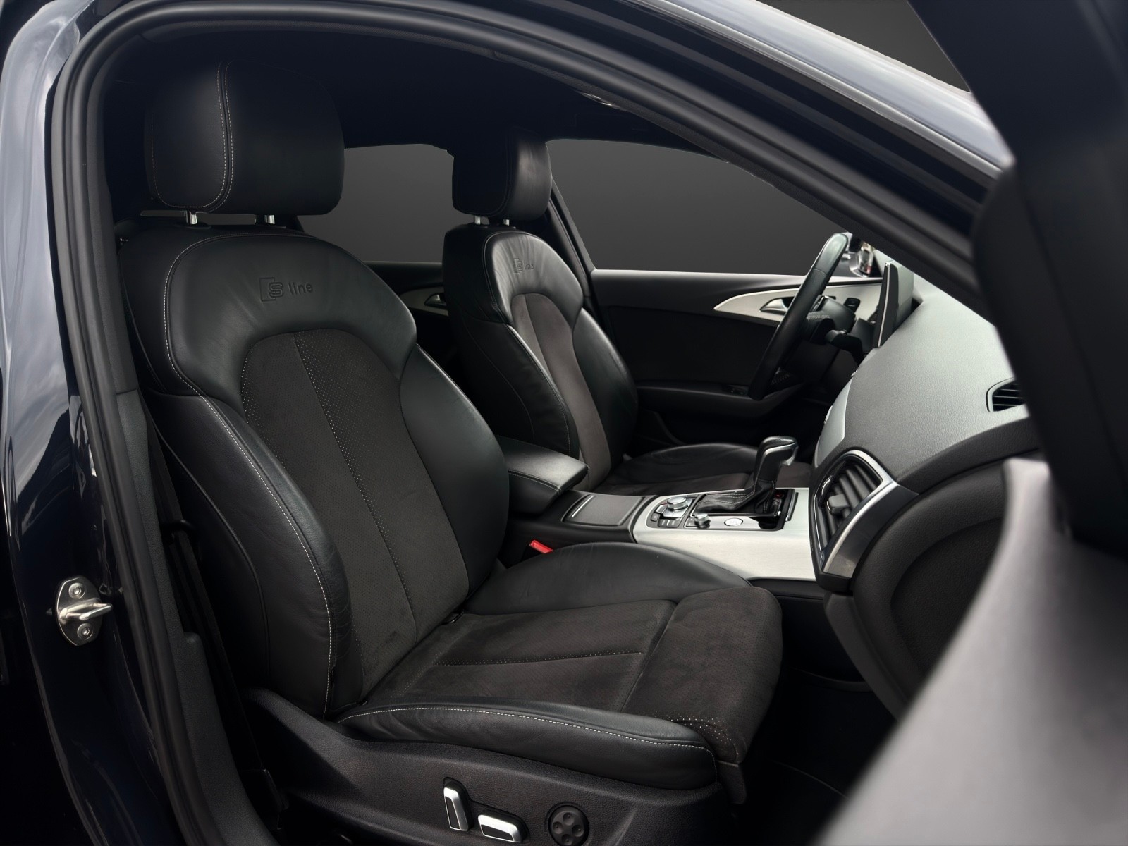 AUDI A6 Avant 2.0 TFSI S-Line quattro S-tronic Paket Black Edition mit 252 PS-image-8