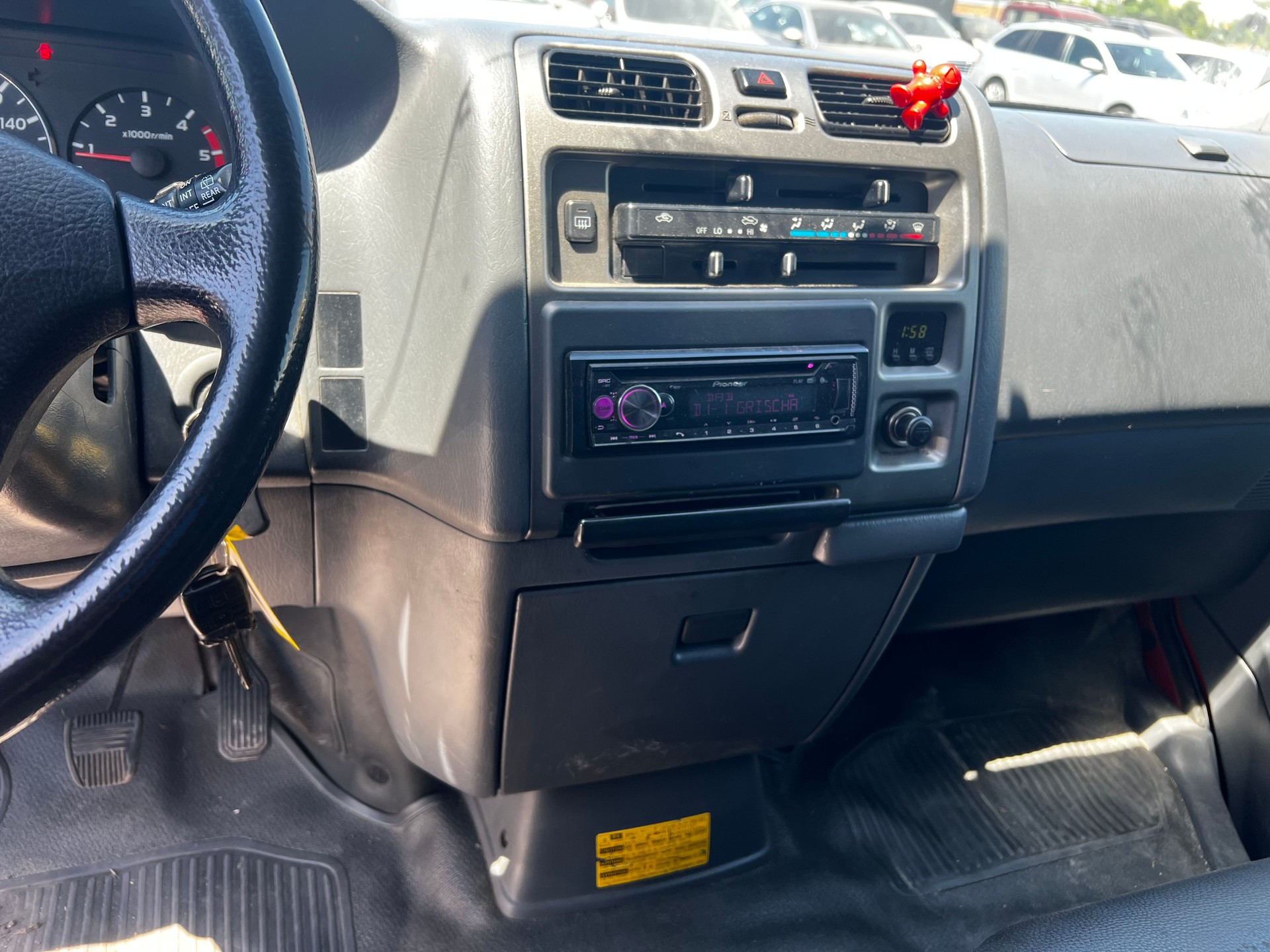 TOYOTA Hiace D-4D Van 4WD SWB-image-8