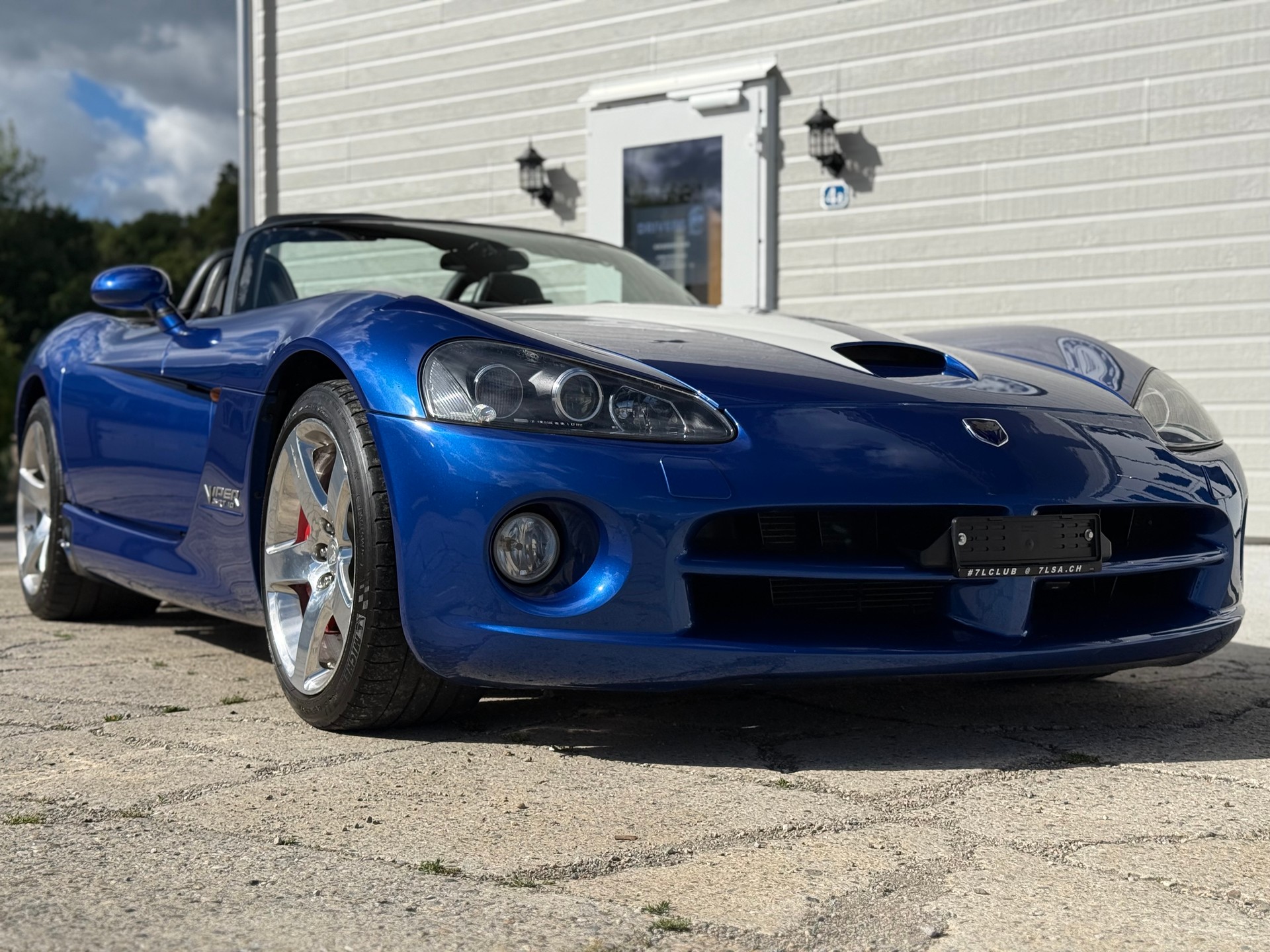 DODGE Viper SRT-10-showroom-element-1