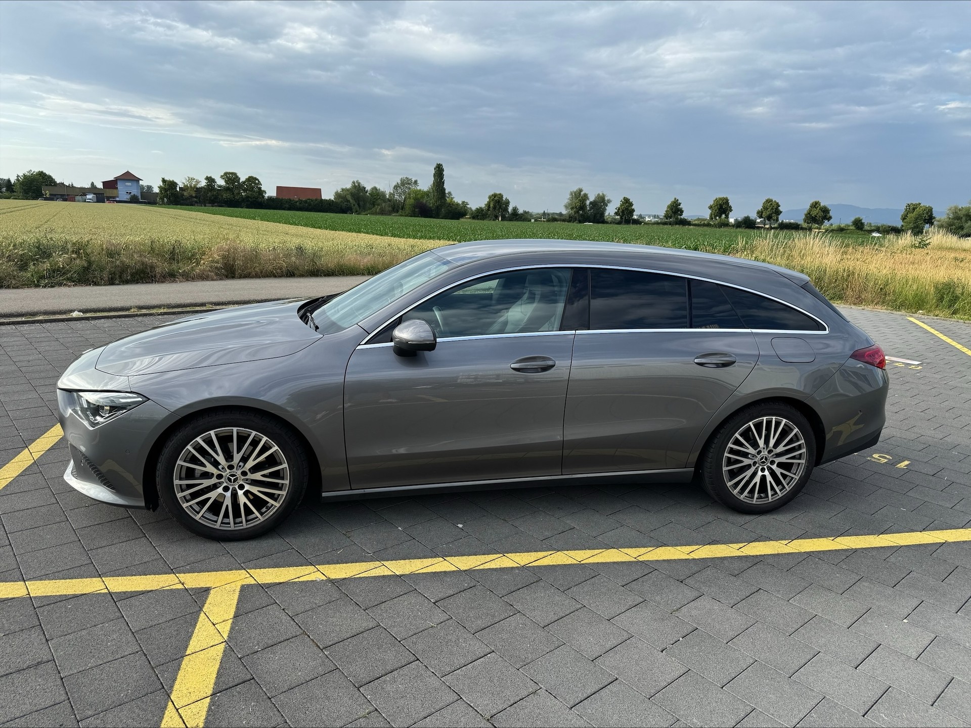MERCEDES-BENZ CLA 200 Progressive-image-1