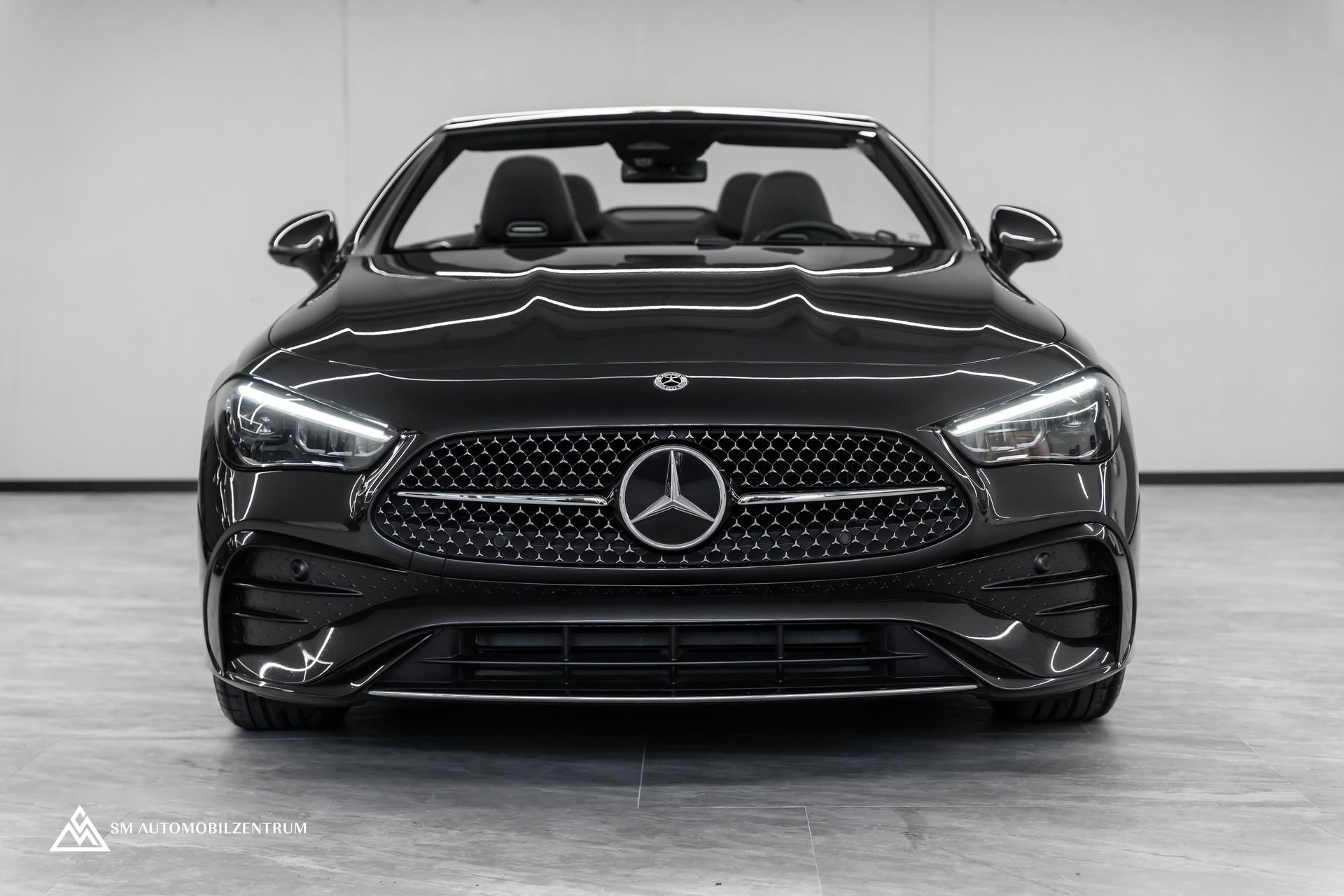 MERCEDES-BENZ CLE 200 AMG Line 4matic Cabriolet / Memorysitze / Rückfahrkamera / Burmester-showroom-element-1