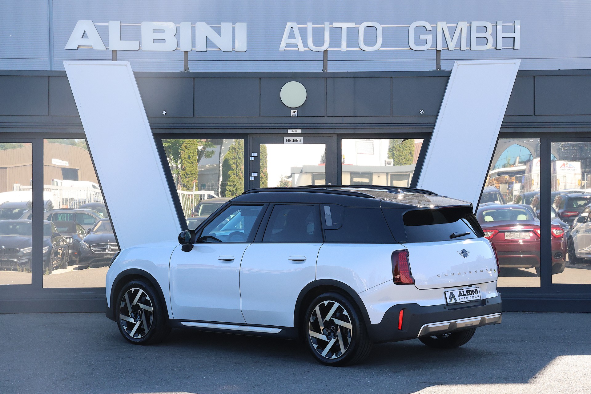 MINI Countryman SE ALL 4-showroom-element-3