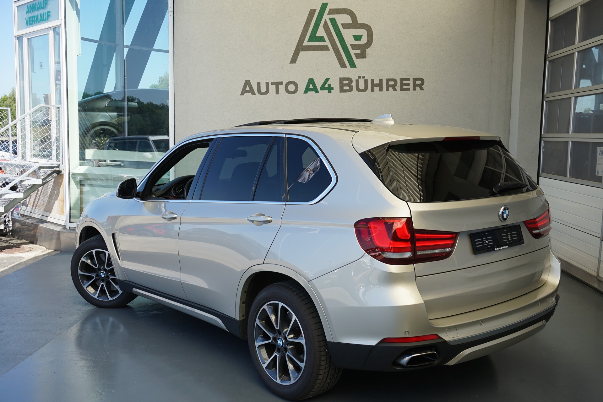 BMW X5 xDrive 50i V8 450PS aus erster Hand, sehr gepflegt, CH-Auto!!-image-6