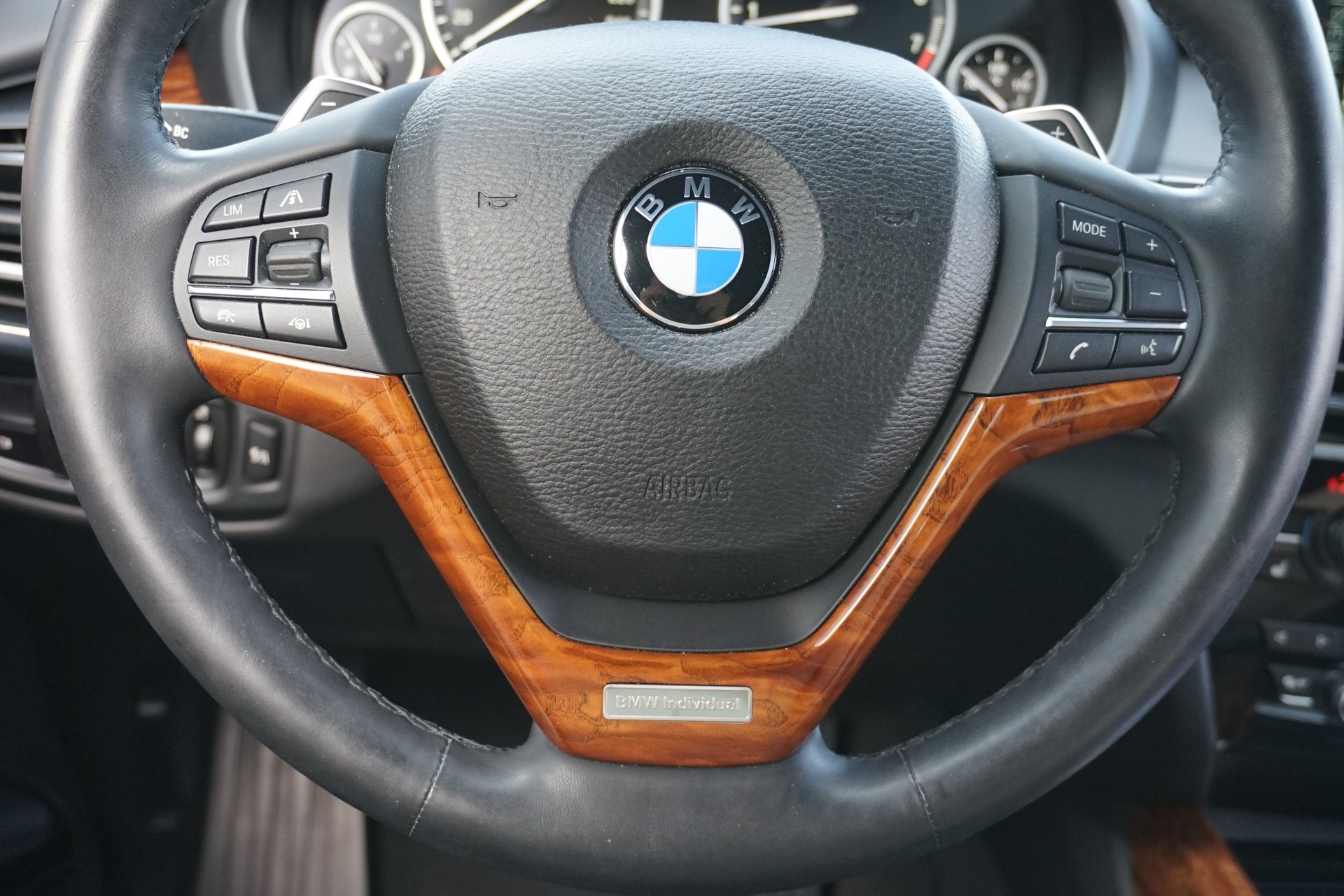 BMW X5 xDrive 50i V8 450PS aus erster Hand, sehr gepflegt, CH-Auto!!-image-15