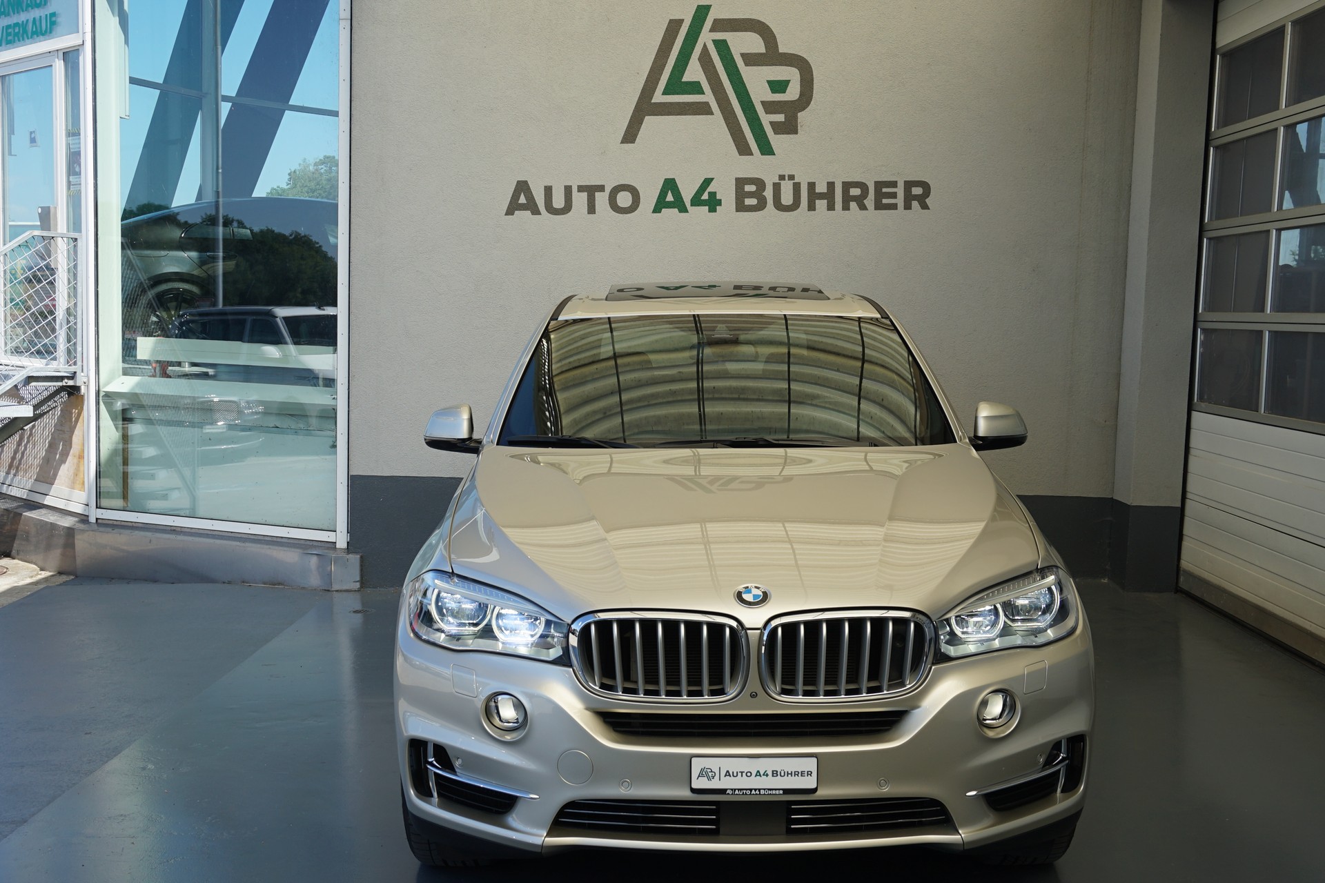 BMW X5 xDrive 50i V8 450PS aus erster Hand, sehr gepflegt, CH-Auto!!-image-9