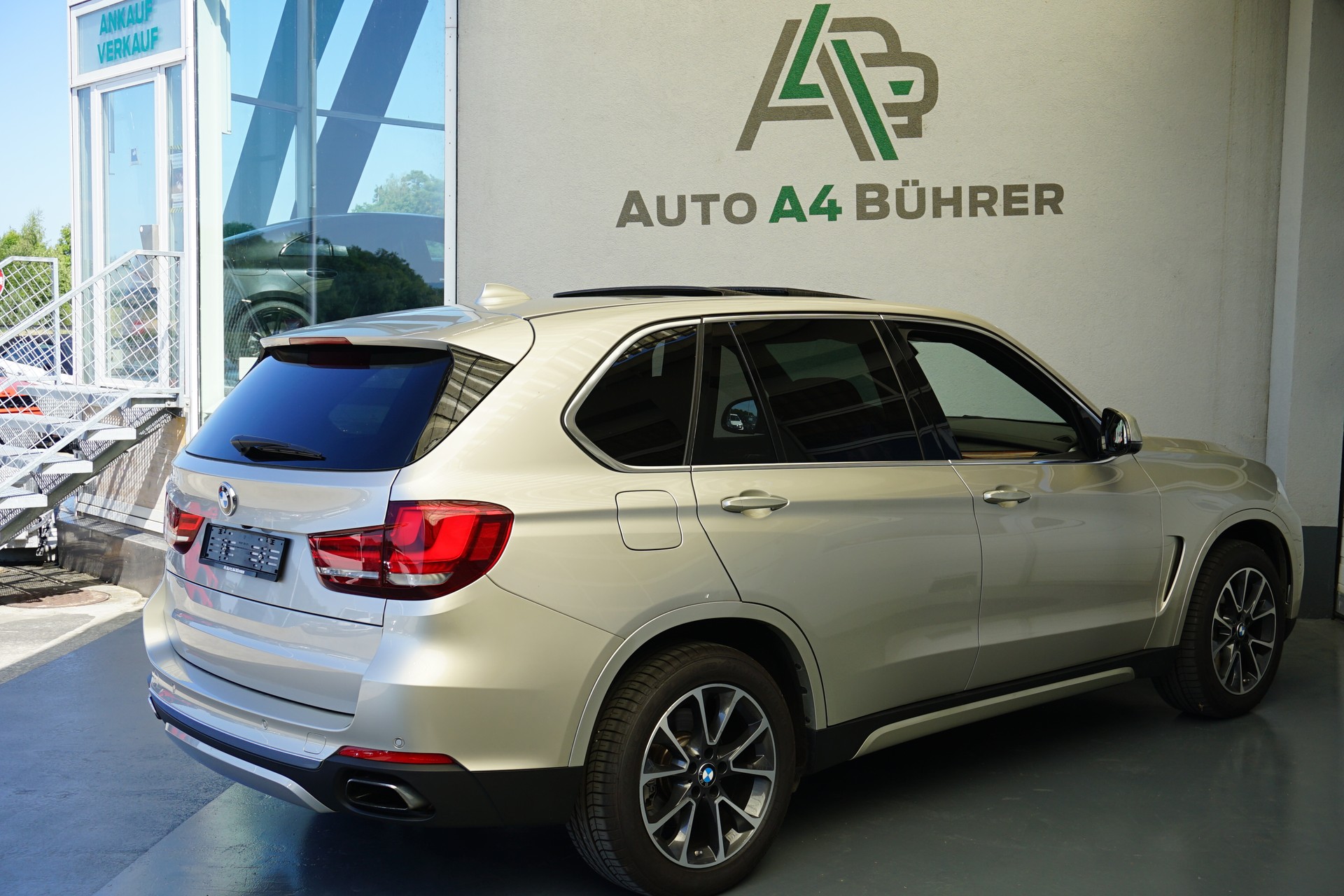 BMW X5 xDrive 50i V8 450PS aus erster Hand, sehr gepflegt, CH-Auto!!-image-8