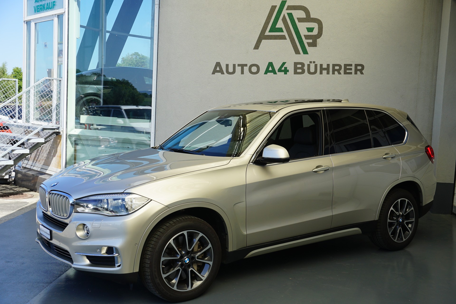 BMW X5 xDrive 50i V8 450PS aus erster Hand, sehr gepflegt, CH-Auto!!-image-4