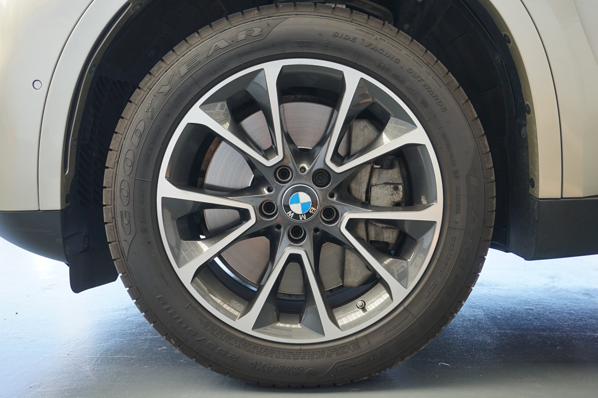 BMW X5 xDrive 50i V8 450PS aus erster Hand, sehr gepflegt, CH-Auto!!-image-11