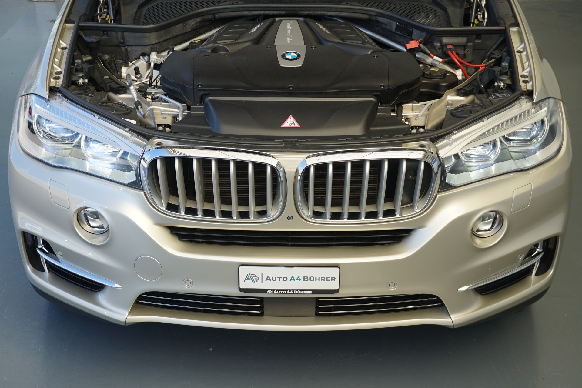 BMW X5 xDrive 50i V8 450PS aus erster Hand, sehr gepflegt, CH-Auto!!-image-12