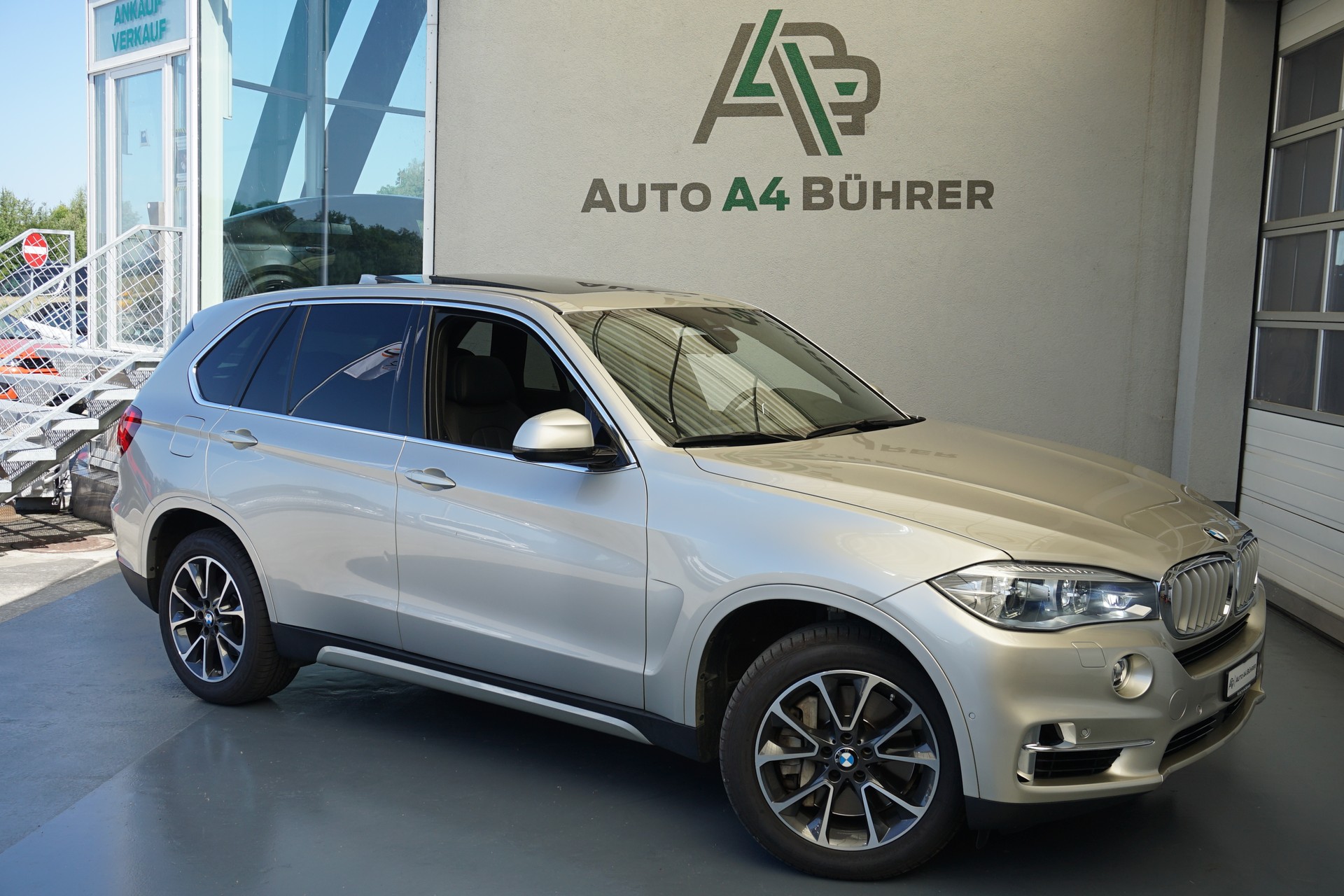 BMW X5 xDrive 50i V8 450PS aus erster Hand, sehr gepflegt, CH-Auto!!-showroom-element-1