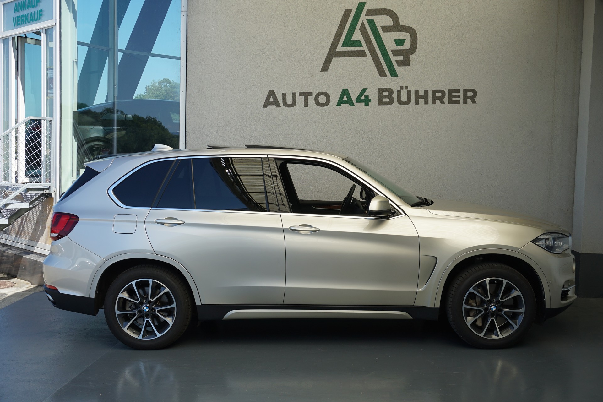 BMW X5 xDrive 50i V8 450PS aus erster Hand, sehr gepflegt, CH-Auto!!-image-5