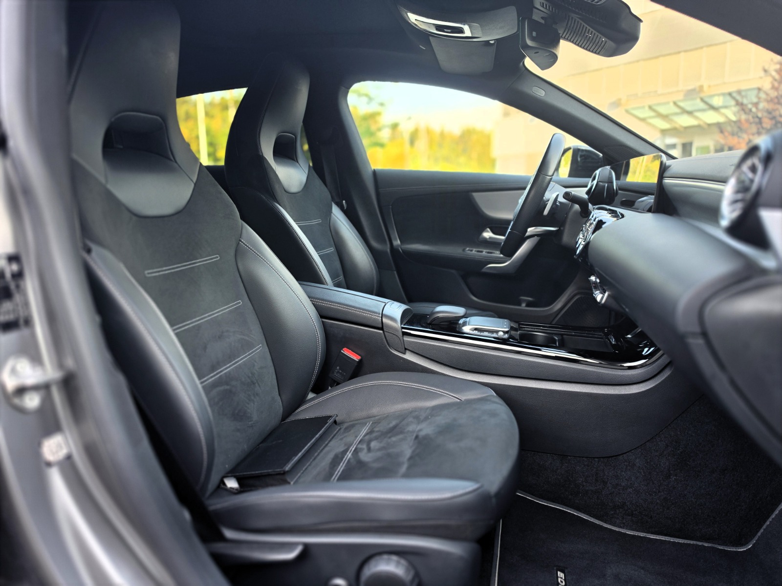 MERCEDES-BENZ CLA Shooting Brake 220 d 4Matic AMG Line-image-13