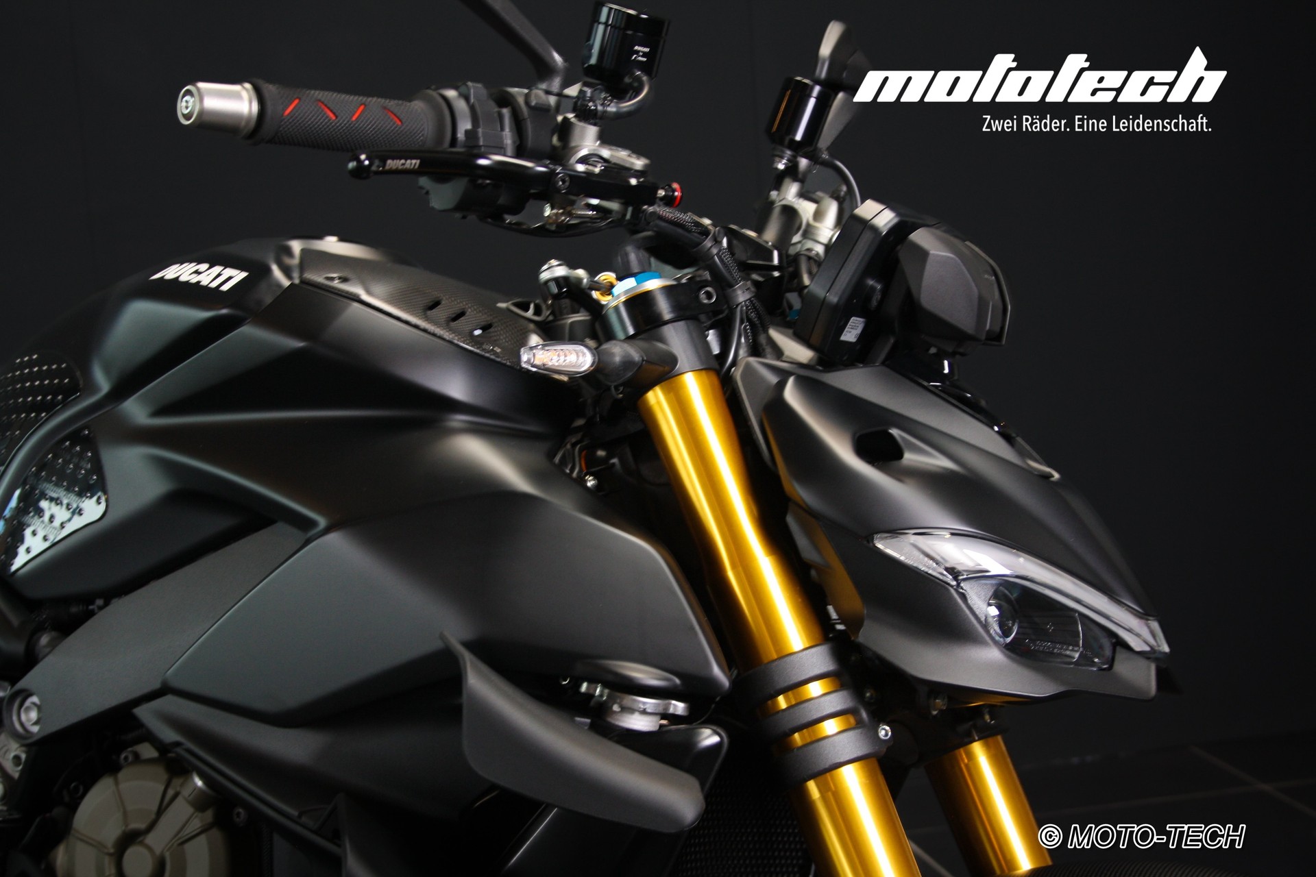 DUCATI Streetfighter V4 S SPECIALE AKRAPOVIC-image-7